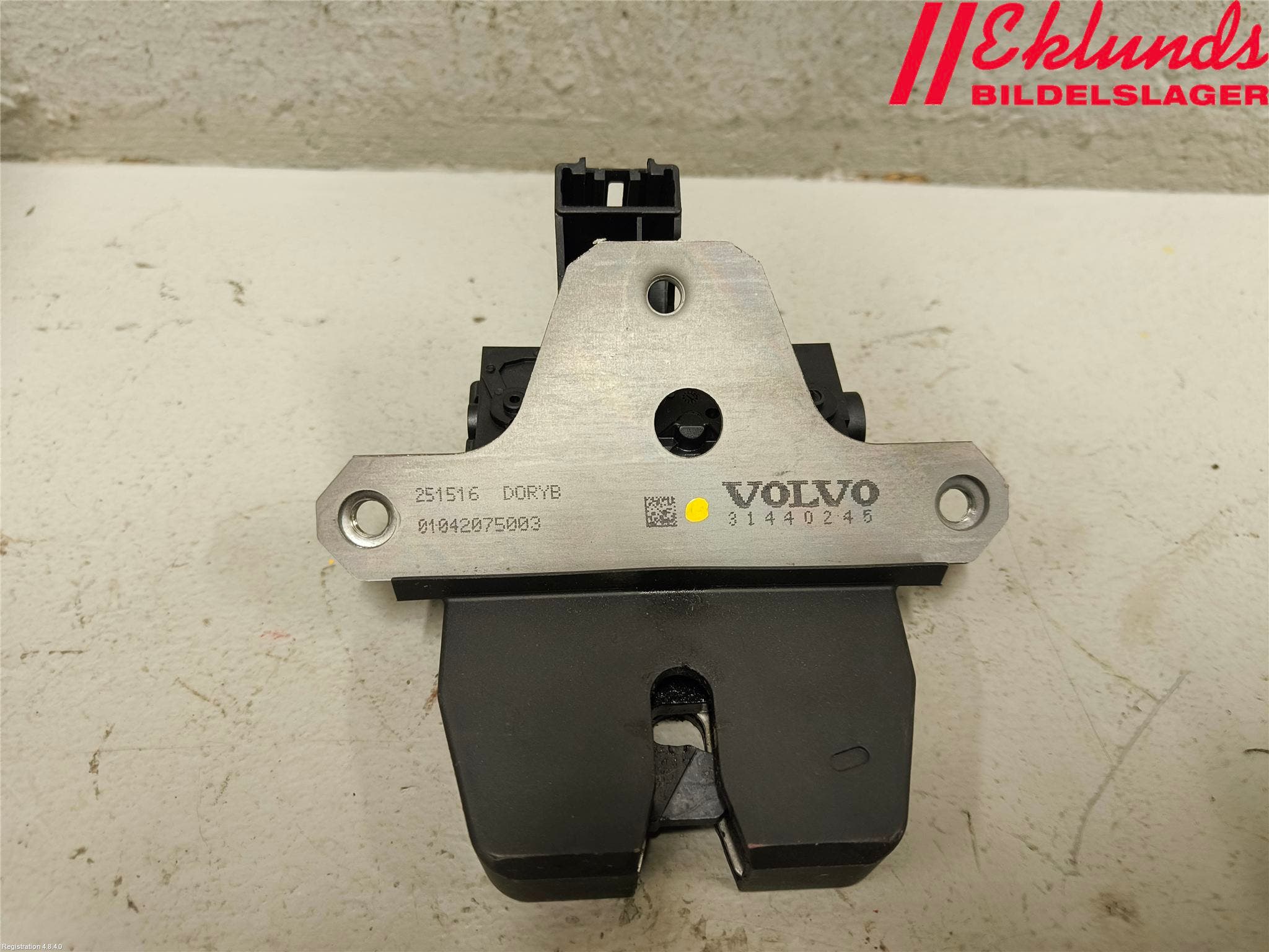 Volvo V40 12-19 Låskista Baklucka