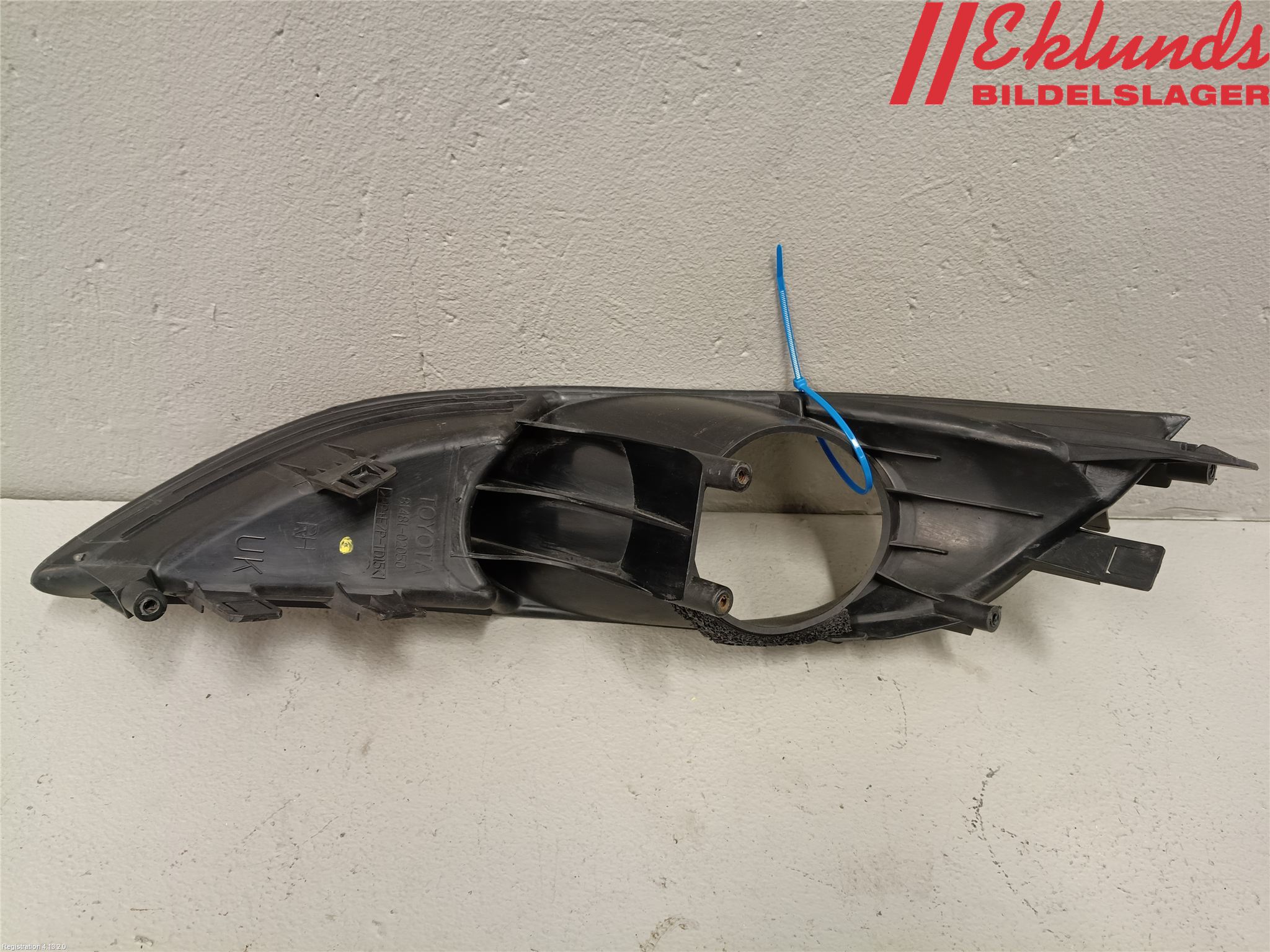 Toyota AURIS 10-12 Dimljussarg Fram