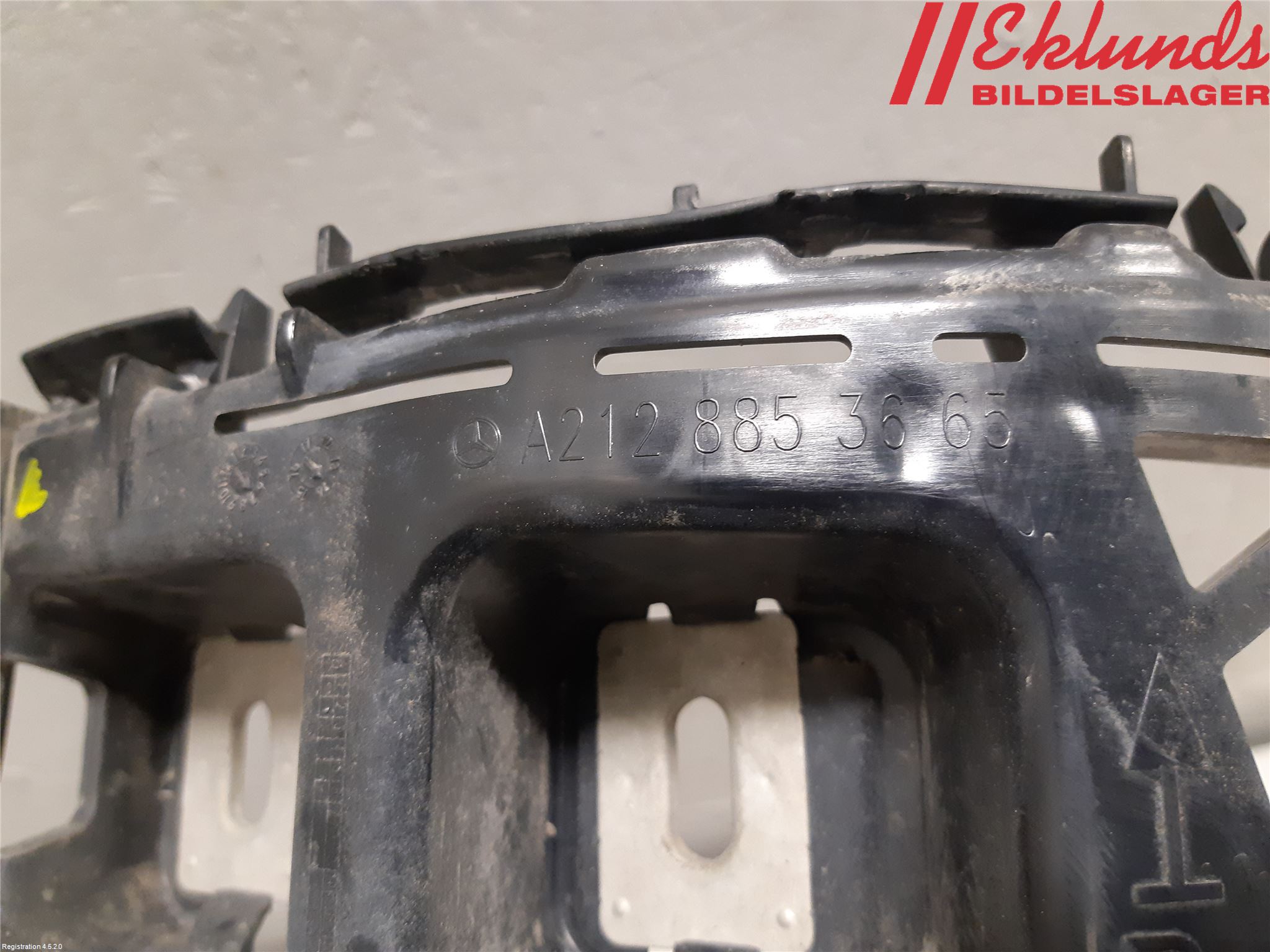 Mercedes-Benz MB E-KLASS (W212) 09-16 Stötfångarfäste Bak Hö