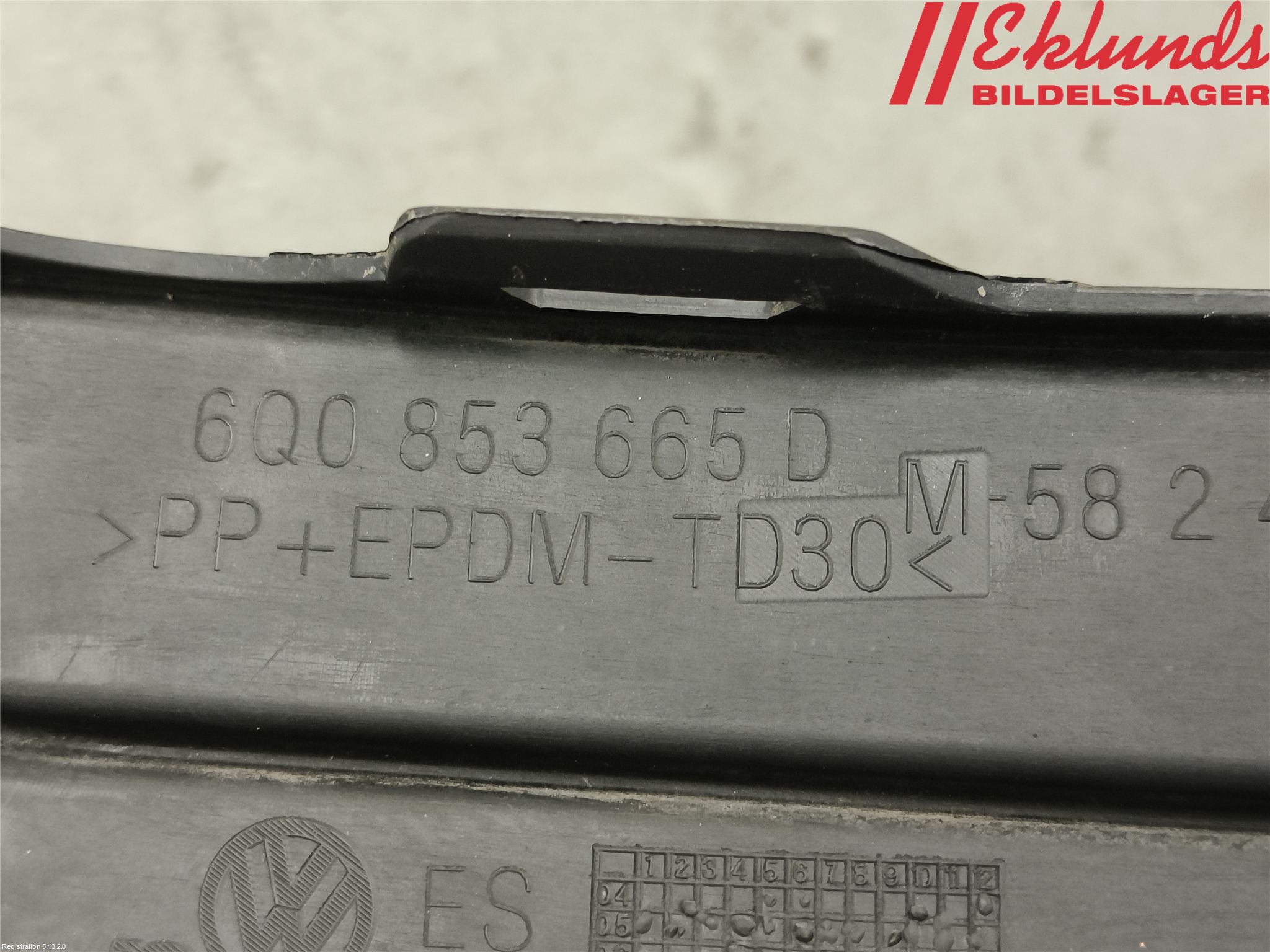 Volkswagen VW POLO 05-09 Grilldel Vänster