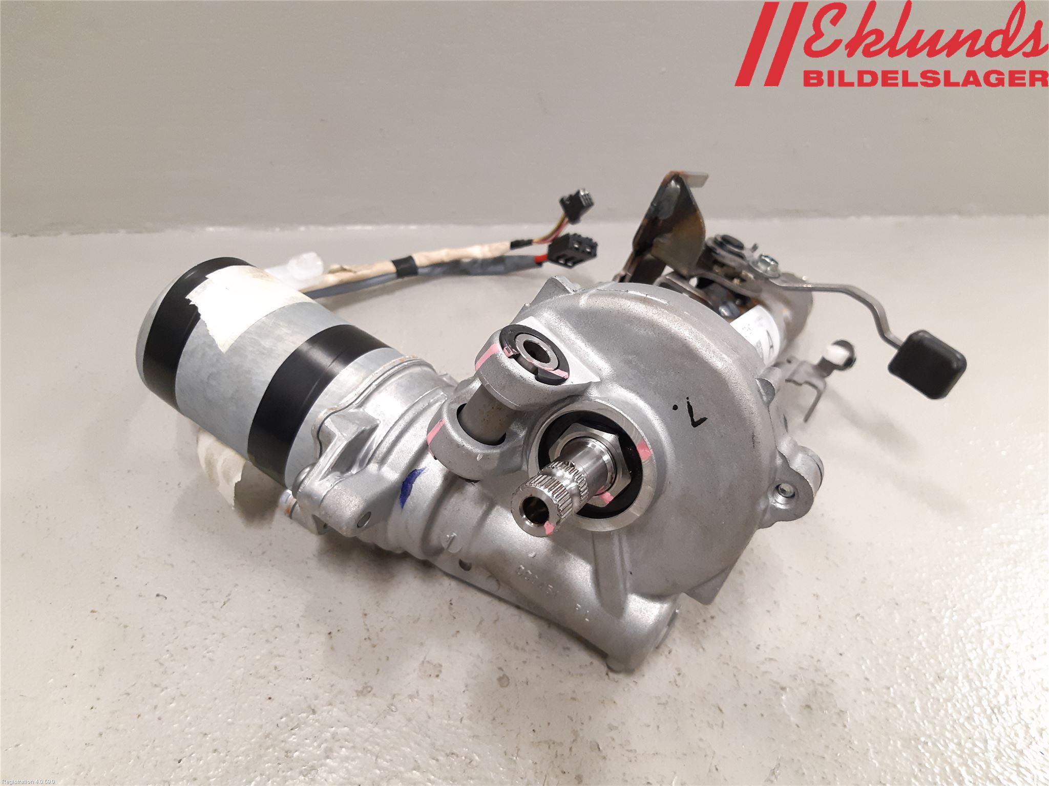 Toyota YARIS XP130 15-20 Rattaxelagg Med Inb Servo