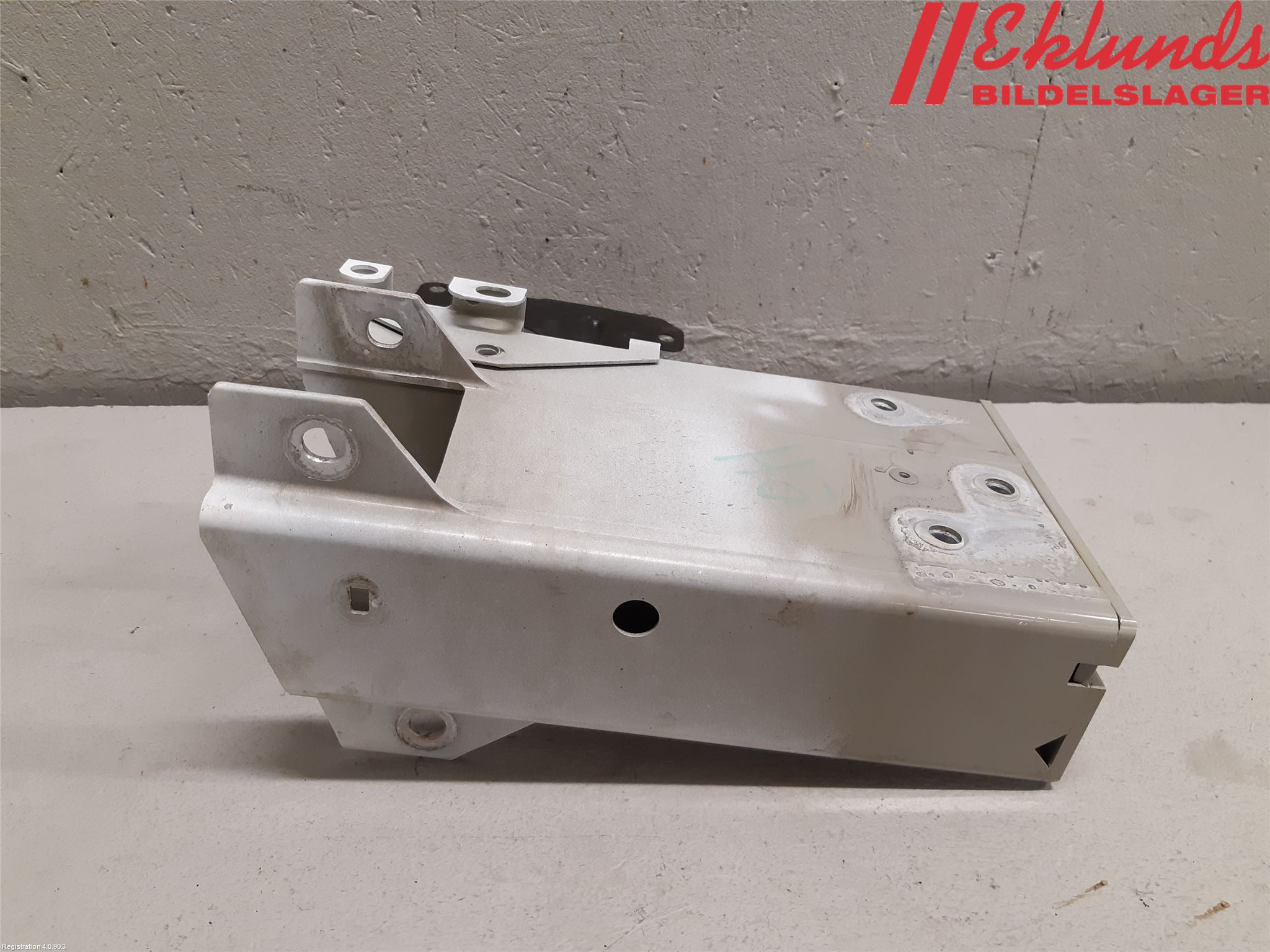 Volvo V90 CROSS COUNTRY 17->> Stötfångarbärjärn Fram