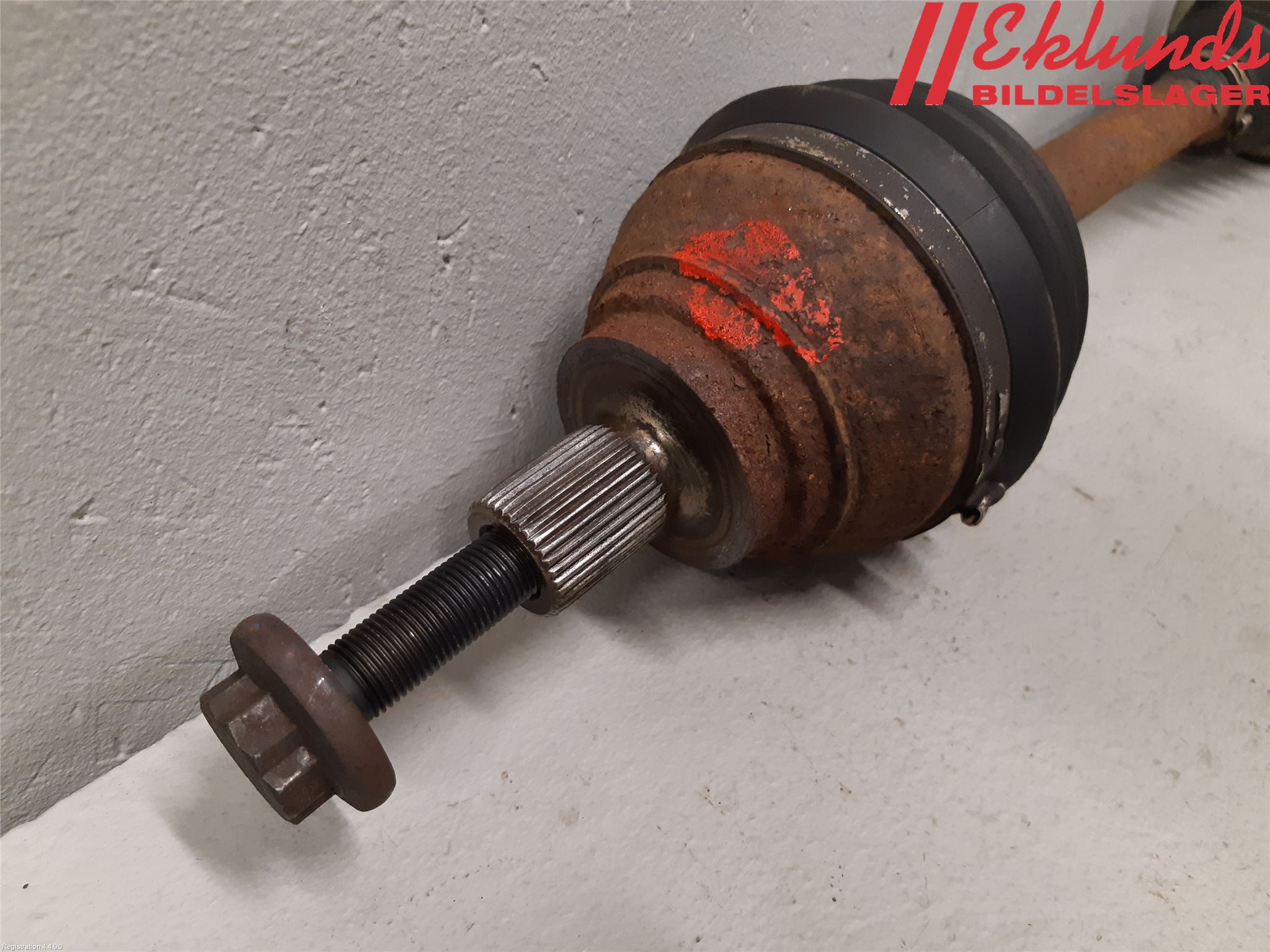 Volkswagen VW CADDY      04-10 Drivaxel Fram Vänster