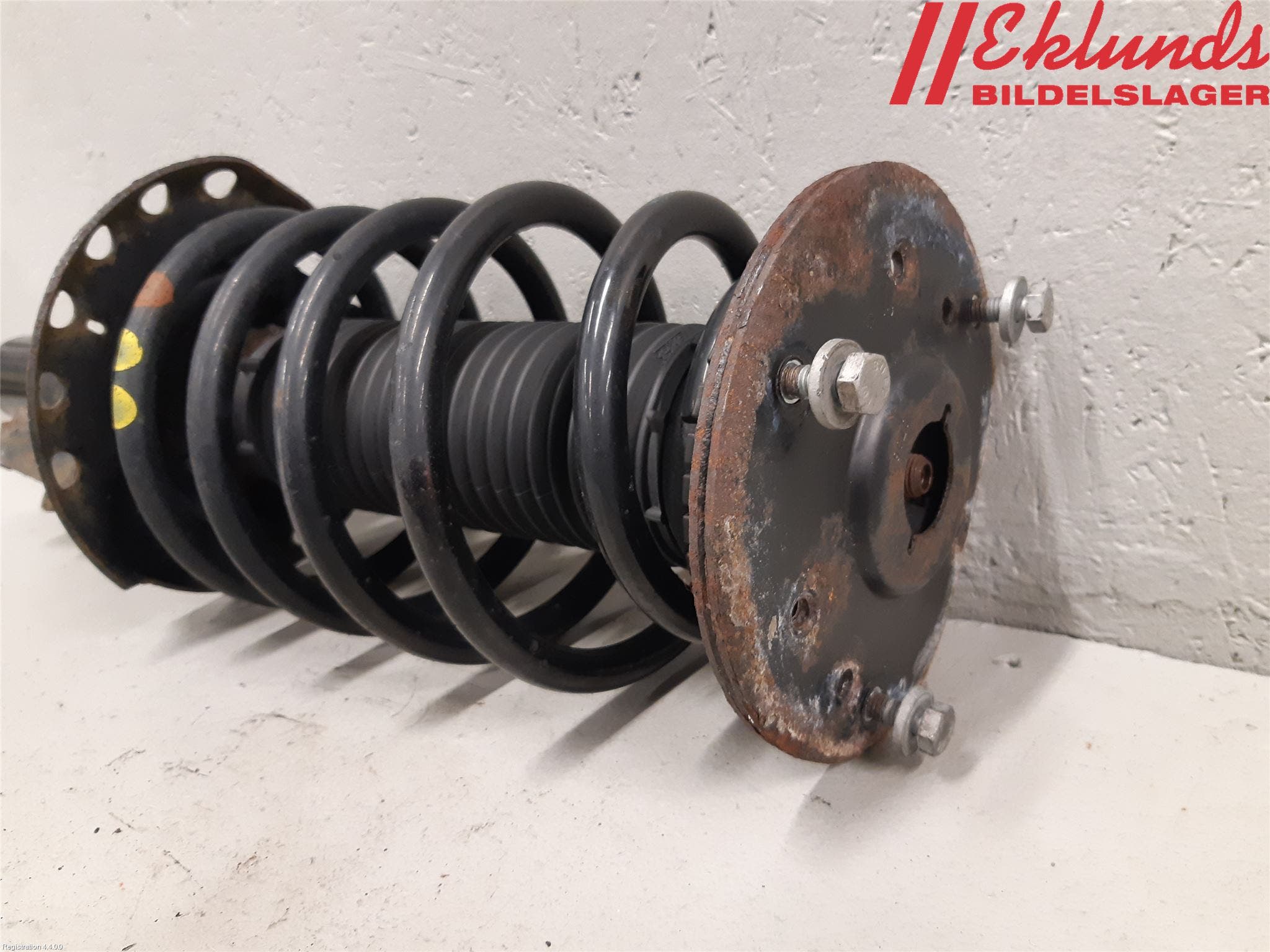 Volvo XC70 08-13 Fjäderben Fram Höger