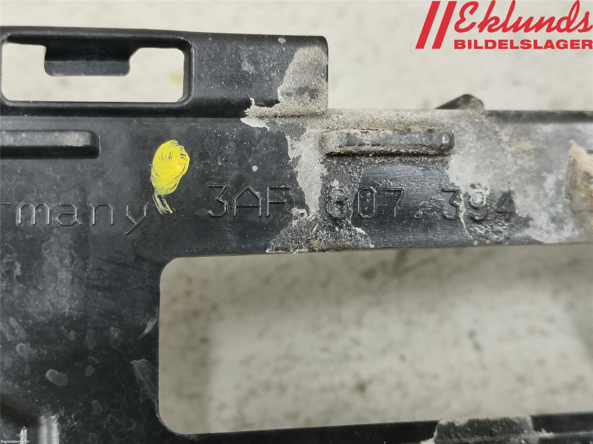 Volkswagen VW PASSAT 11-14 Stötfångarfäste Bak Hö