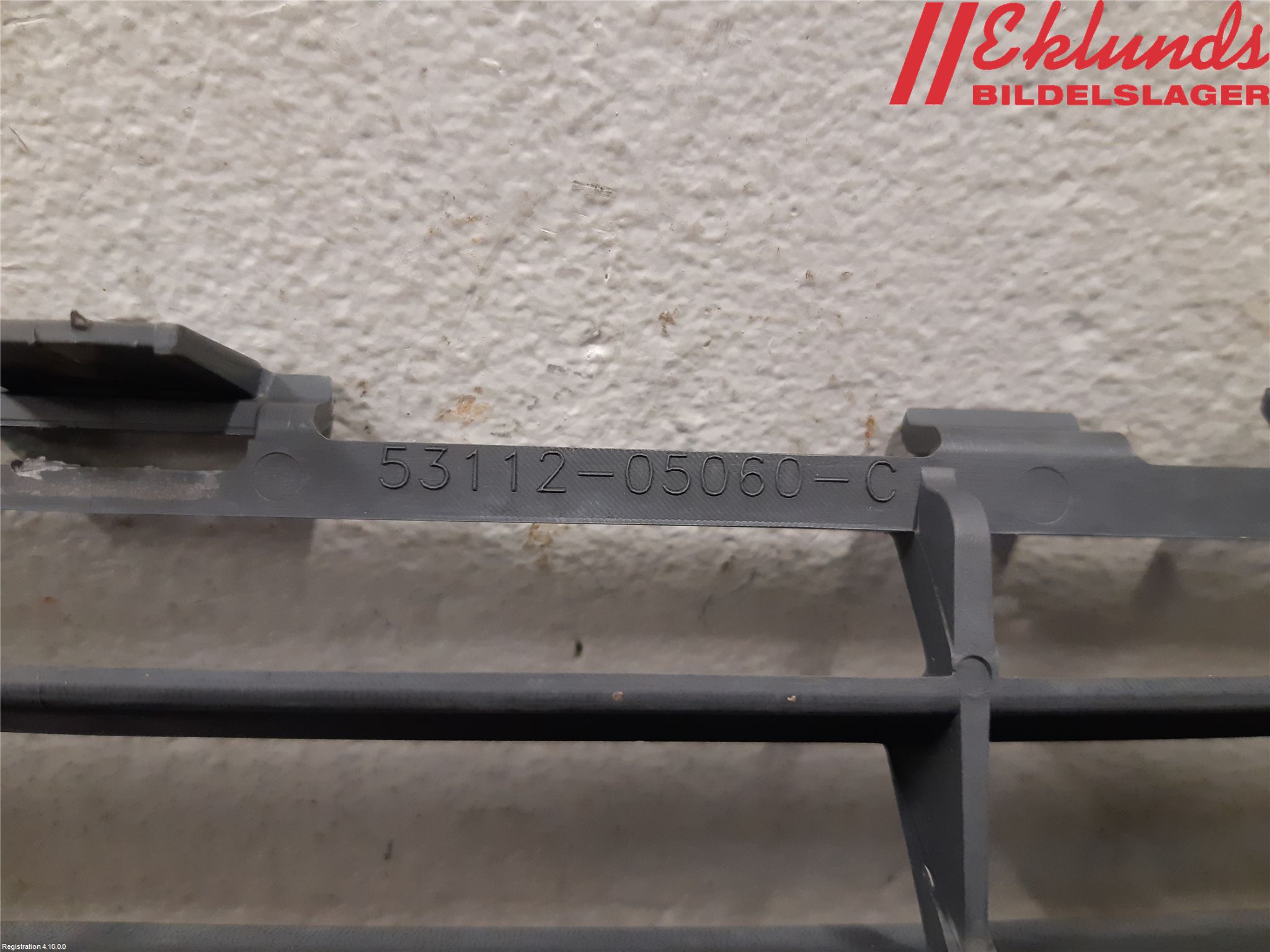 Toyota AVENSIS 03-06 Stöt Utfyllnad-List-Grill