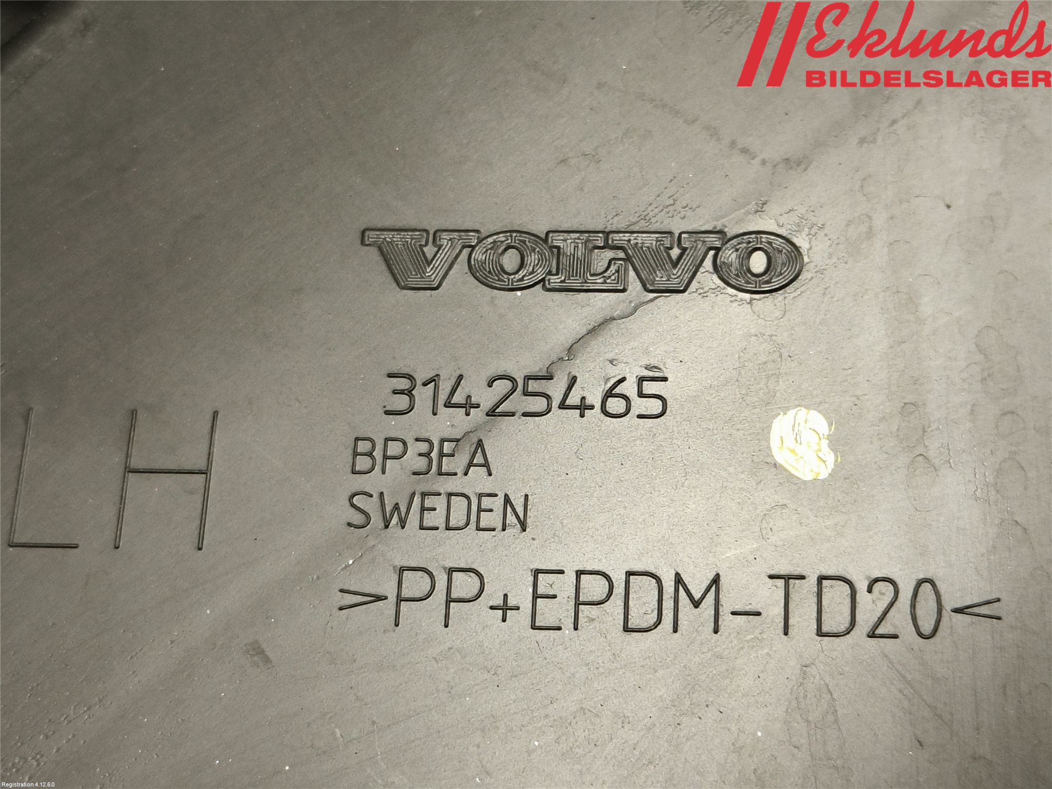 Volvo V60 CROSS COUNTRY 16-18 Stötfångarfäste Bak Vä