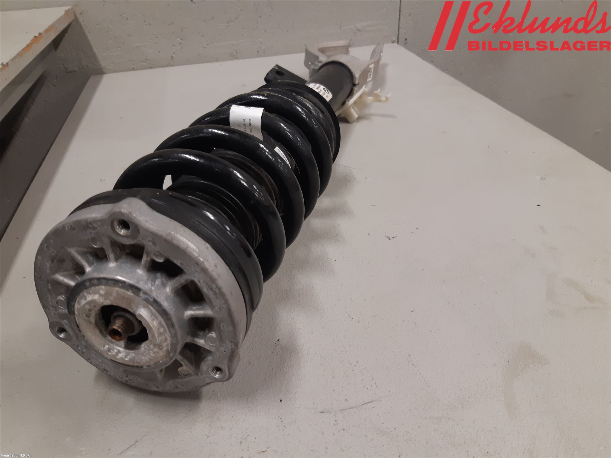 BMW iX I20 22- Fjäderben Fram Vänster