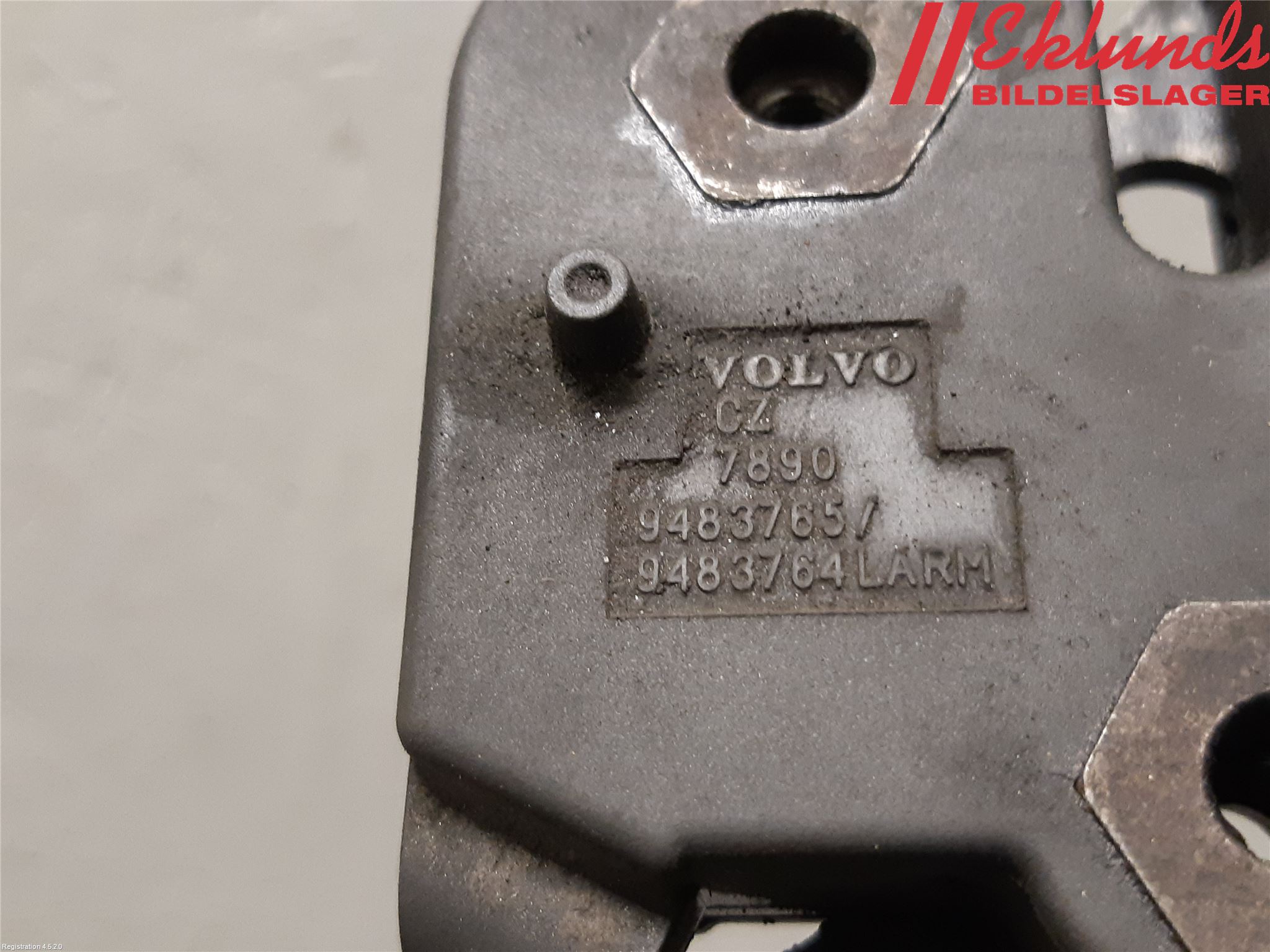 Volvo V70 05-08 Huvlås