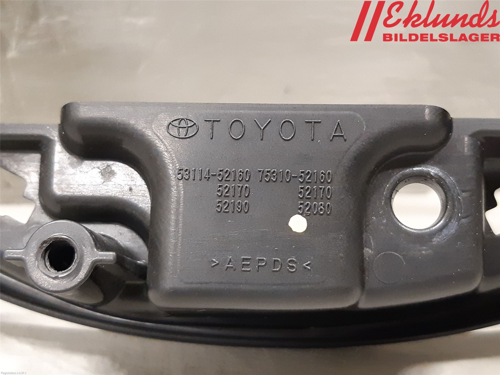 Toyota YARIS XP21 20- Emblem