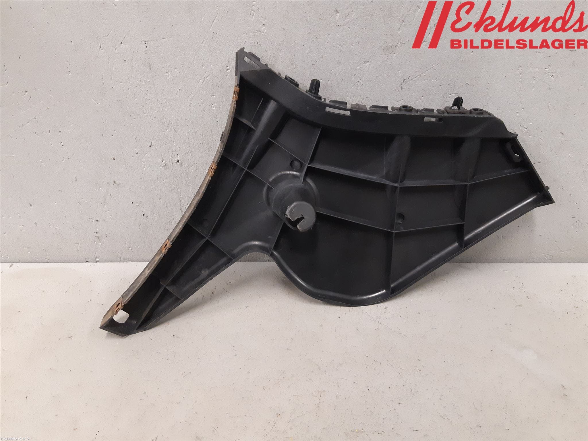 Volvo V60 14-18 Stötfångarfäste Bak Hö