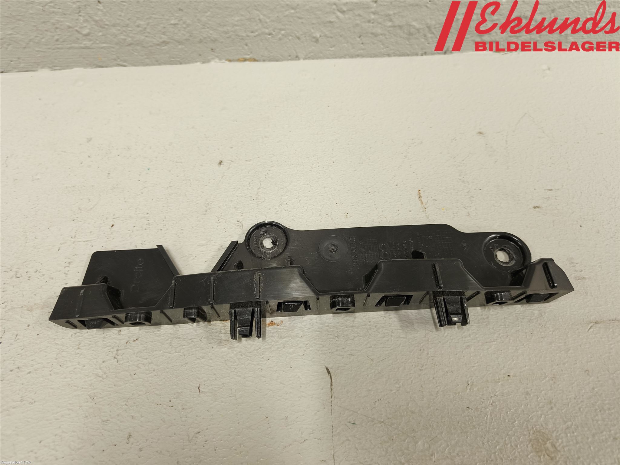 Renault MASTER III 20-24 Skärmfäste Fram Hö