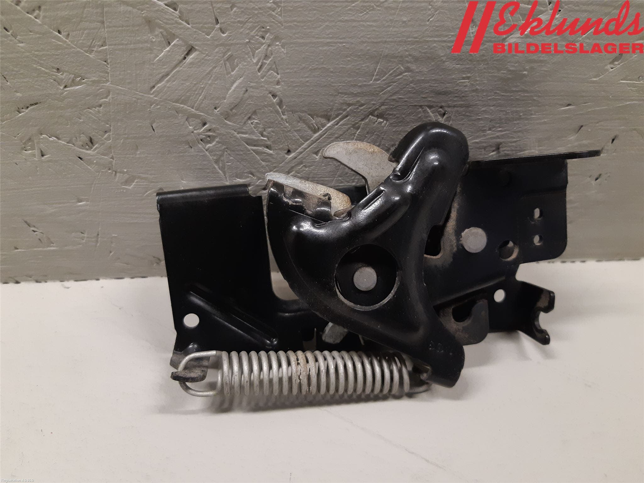 BMW 3 F30/F31/F80 12-19 Huvlås