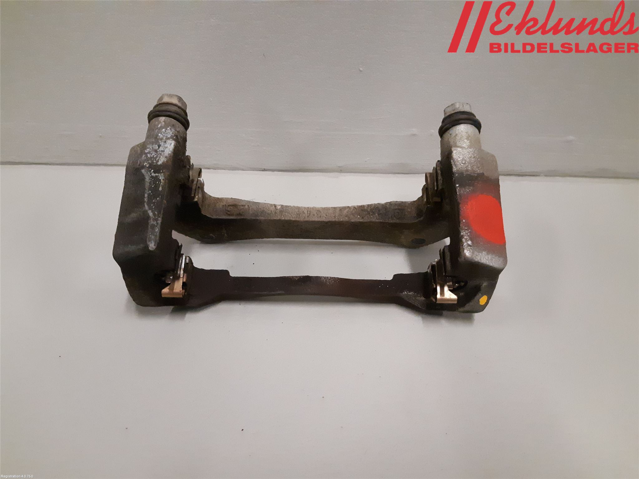 Toyota RAV4 19- Bromsokshållare