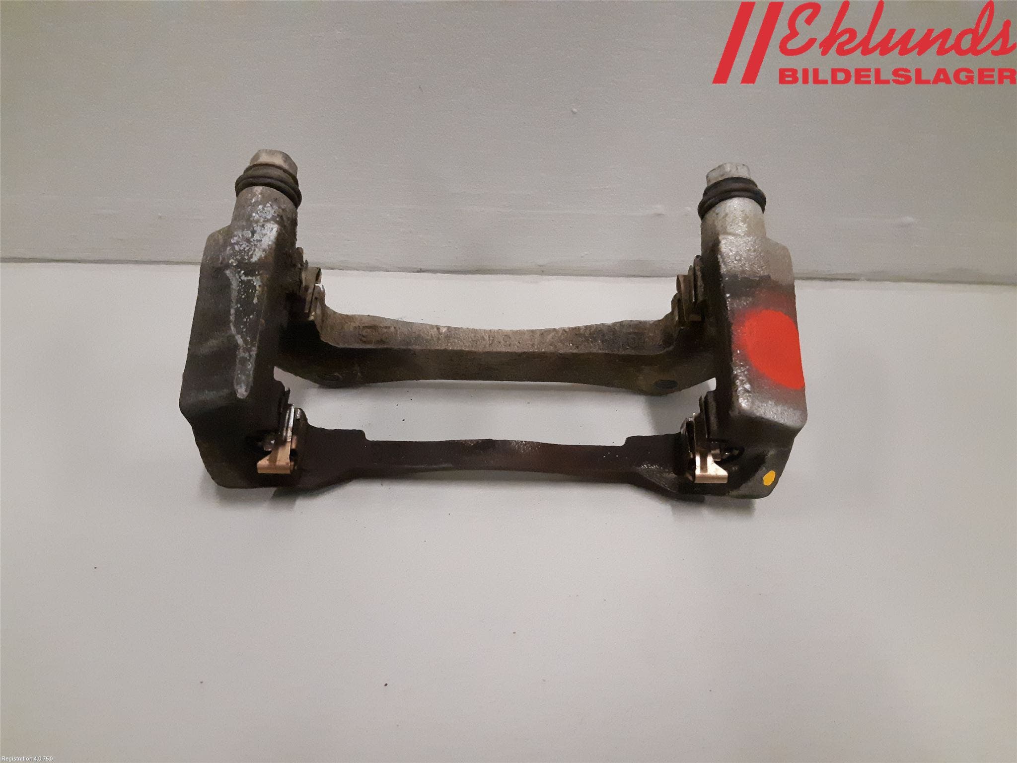 Toyota RAV4 19- Bromsokshållare