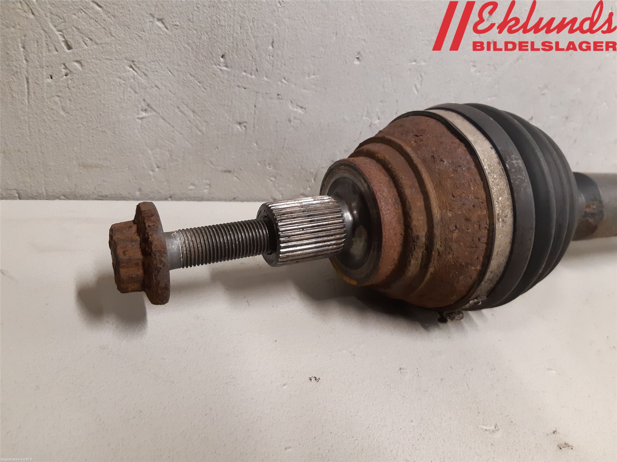 Volkswagen VW CADDY 11-15 Drivaxel Fram Höger