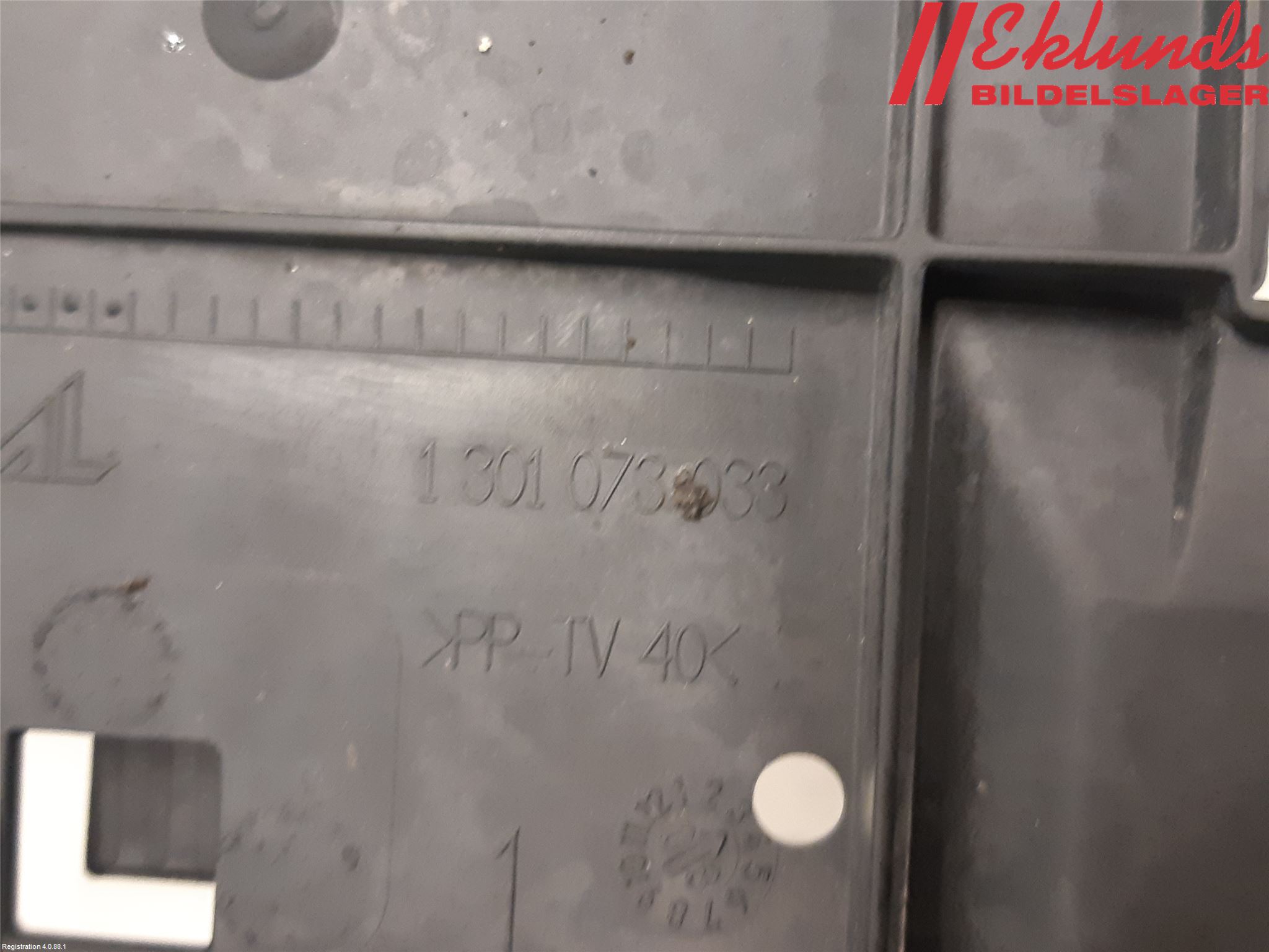 Audi A4/S4 08-11 Strålkastarsarg Vänster