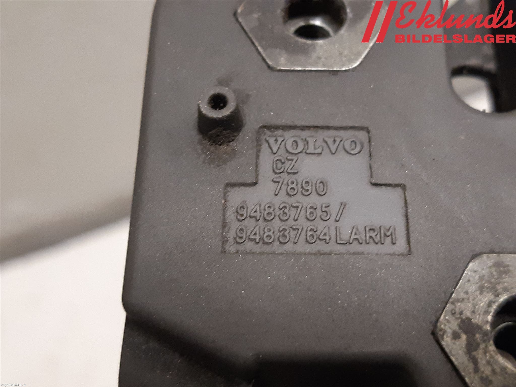 Volvo S60 01-04 Huvlås