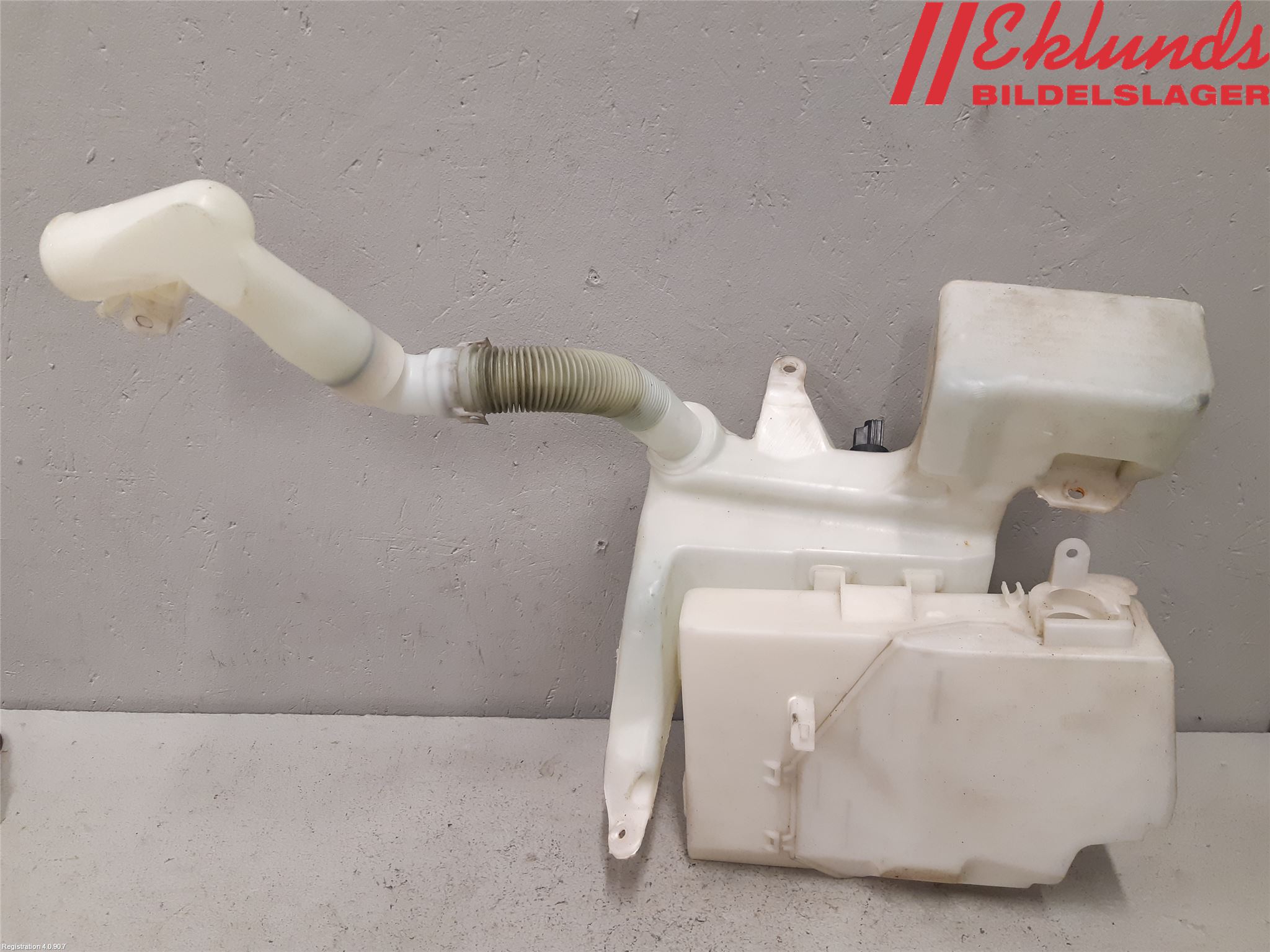 Ford MONDEO 07-15 Spolartank Vindruta-Strål