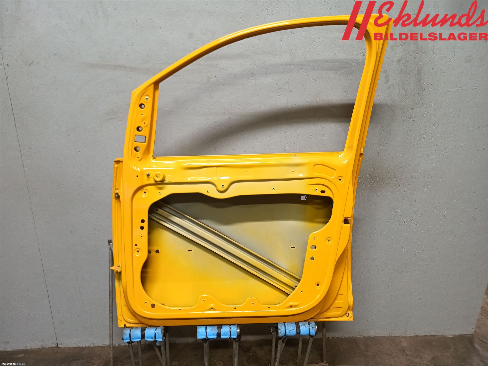 Volkswagen VW CADDY 11-15 Dörr Fram Höger