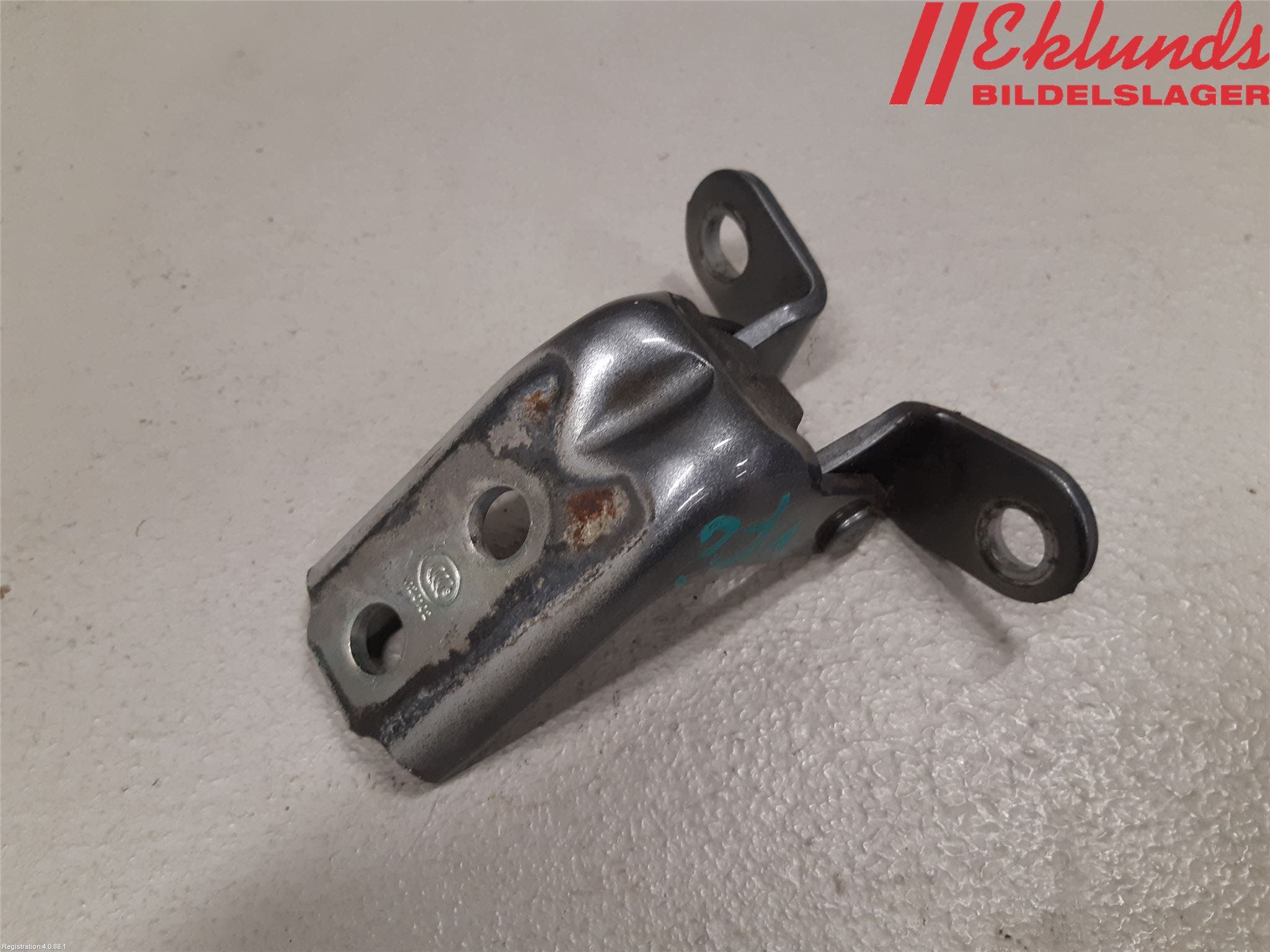 Hyundai SANTA FE 13-18 Dörrgångjärn