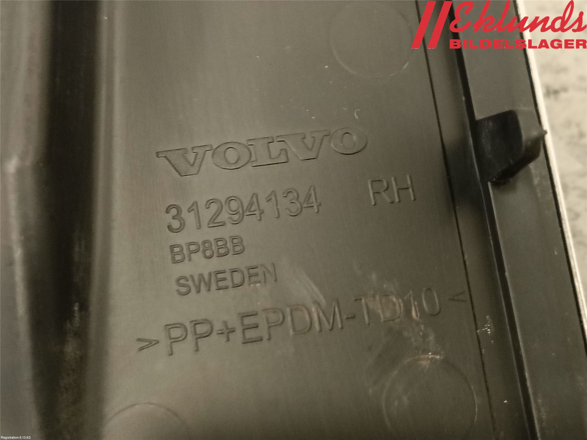Volvo V60 11-13 Dimljussarg Fram