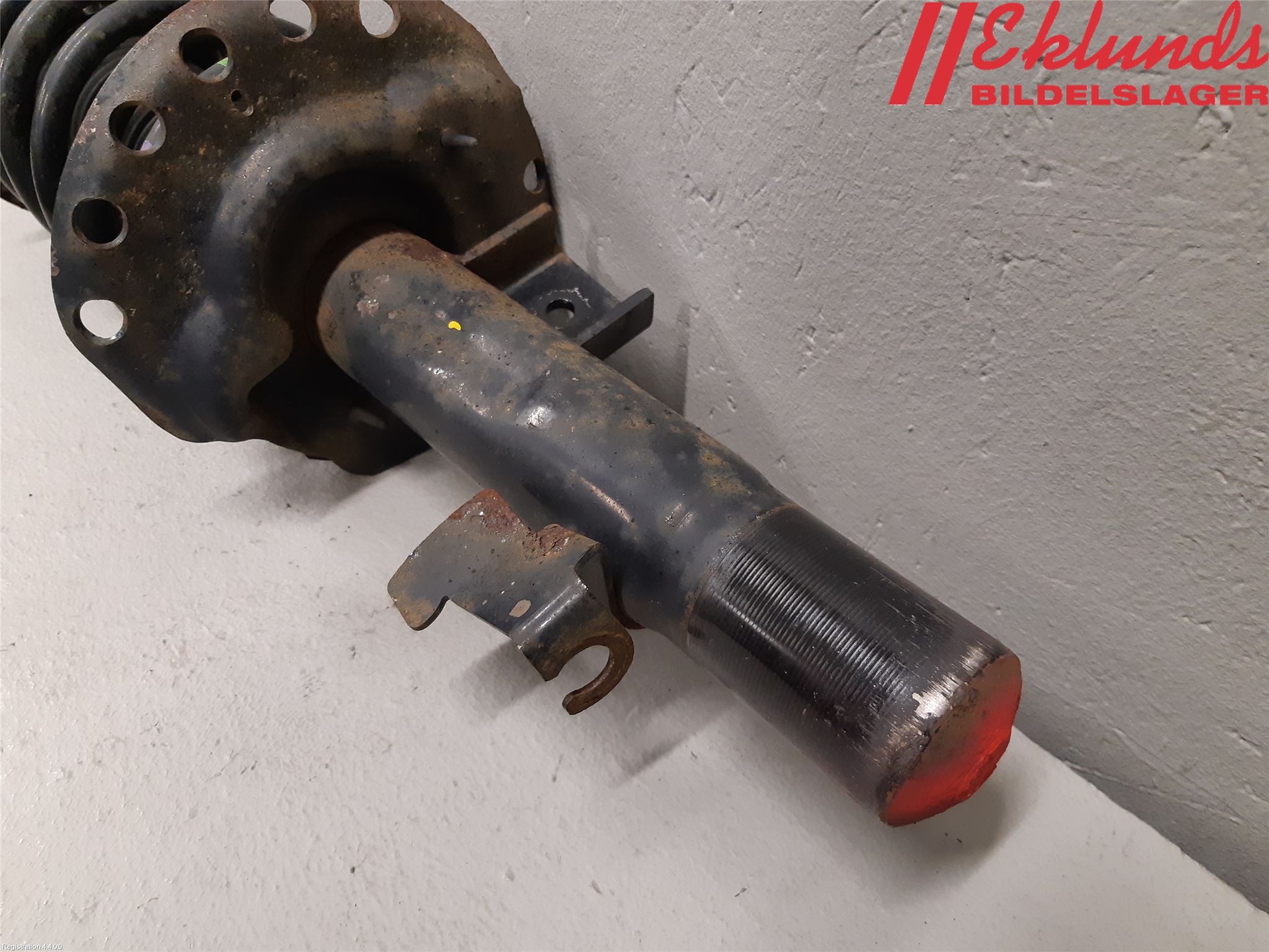 Volvo V70 08-13 Fjäderben Fram Vänster