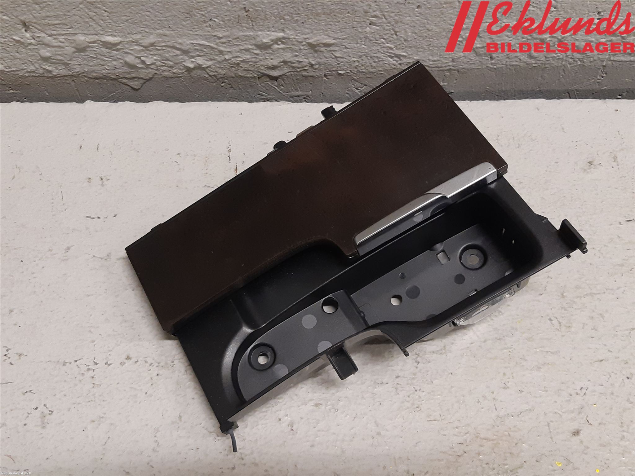 Volvo XC90/RECHARGE 16- Instrumentbräda Förvaringsfack