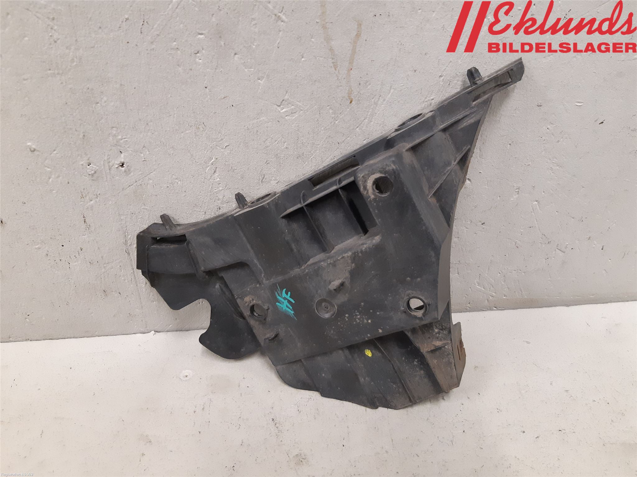Volvo V70 08-13 Stötfångarfäste Fram Hö