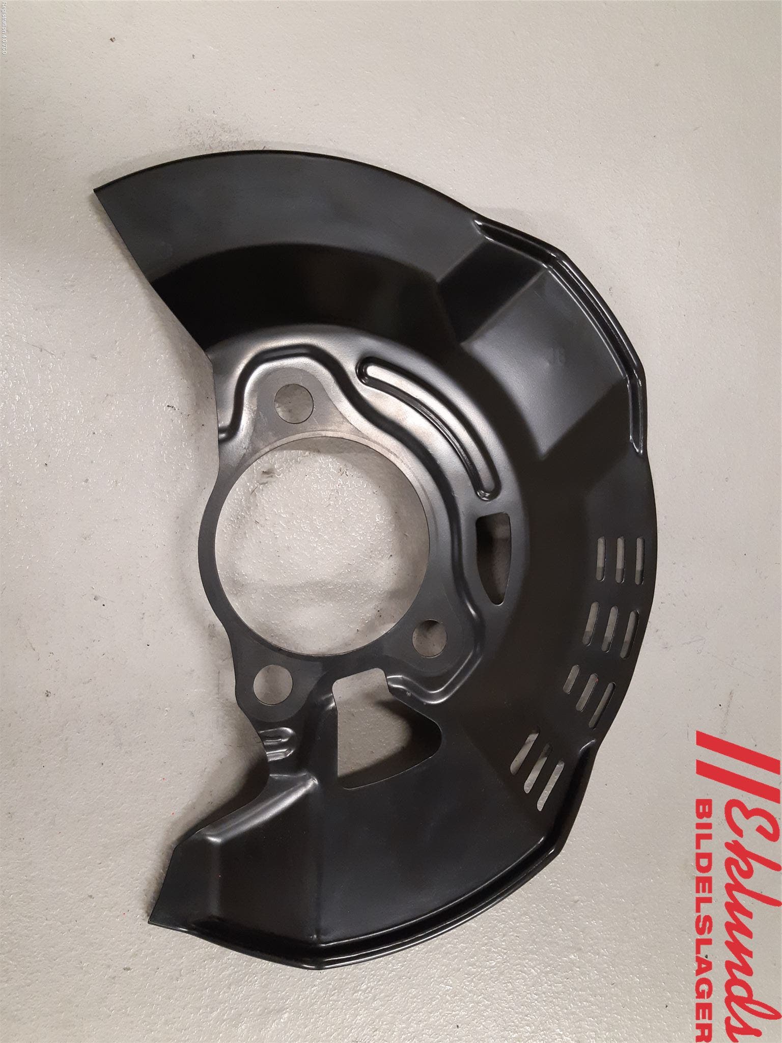 Toyota C-HR 16-23 Bromssköld Fram