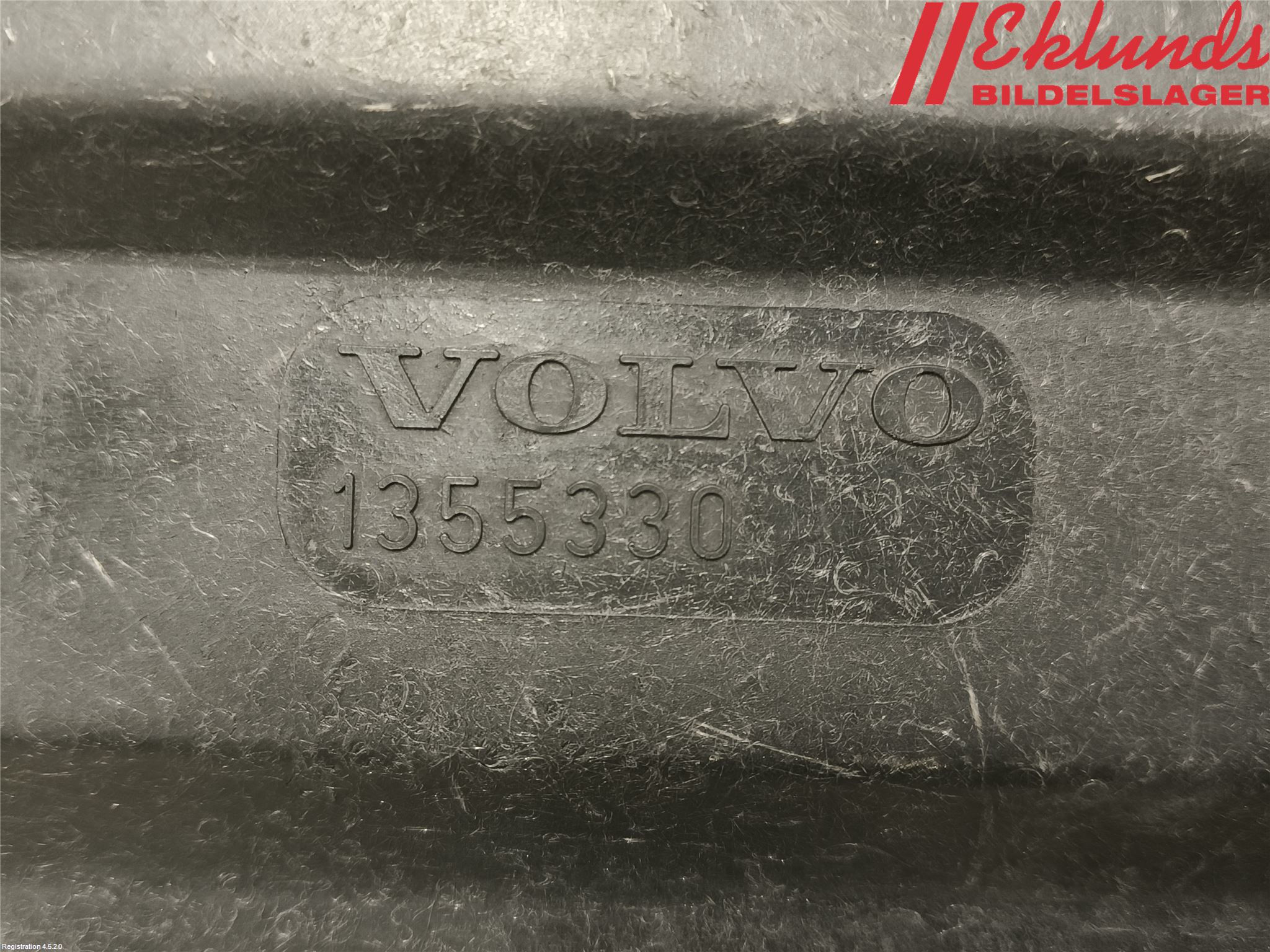 Volvo 940 91-98 Front Huvlåsplåt-Balk