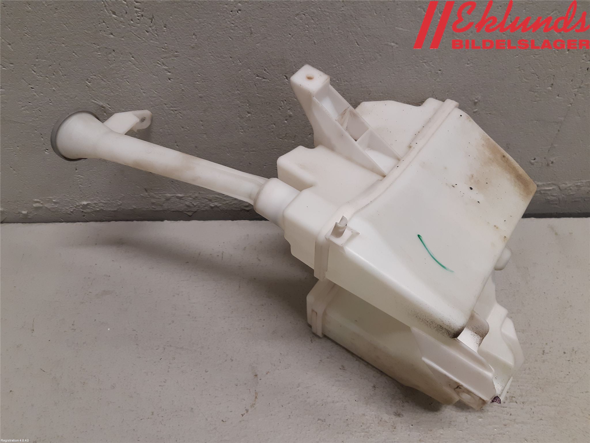 Nissan JUKE 10-14 Spolartank Vindruta-Strål