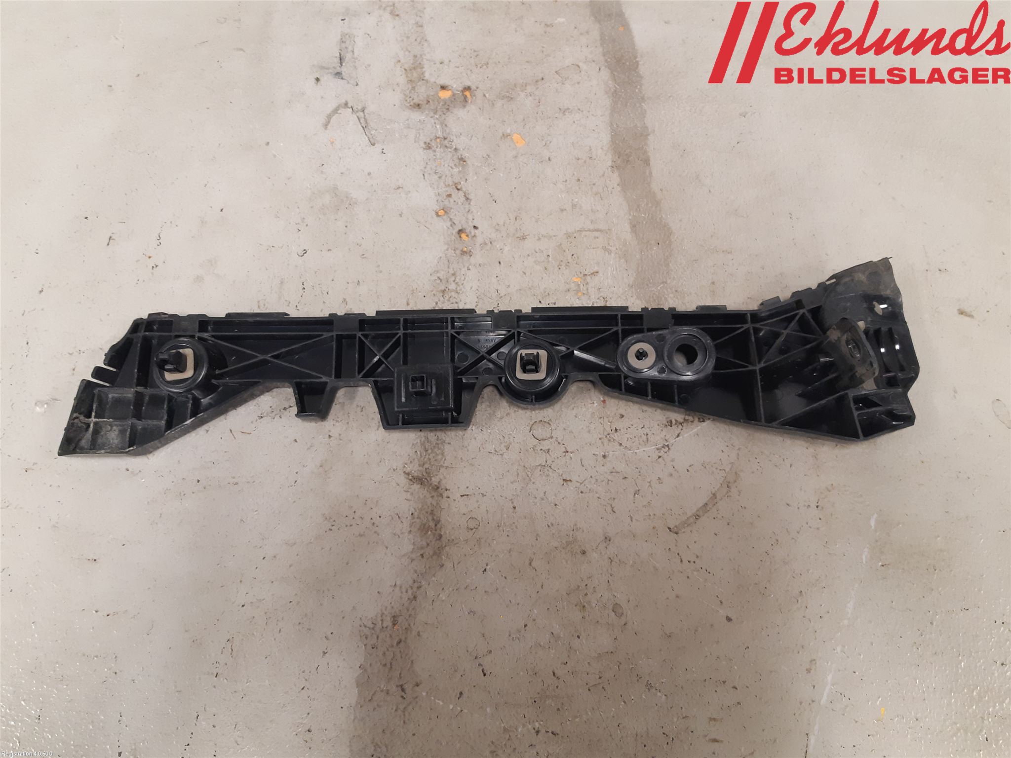 Mazda 3 III 14-19 Stötfångarfäste Bak Vä