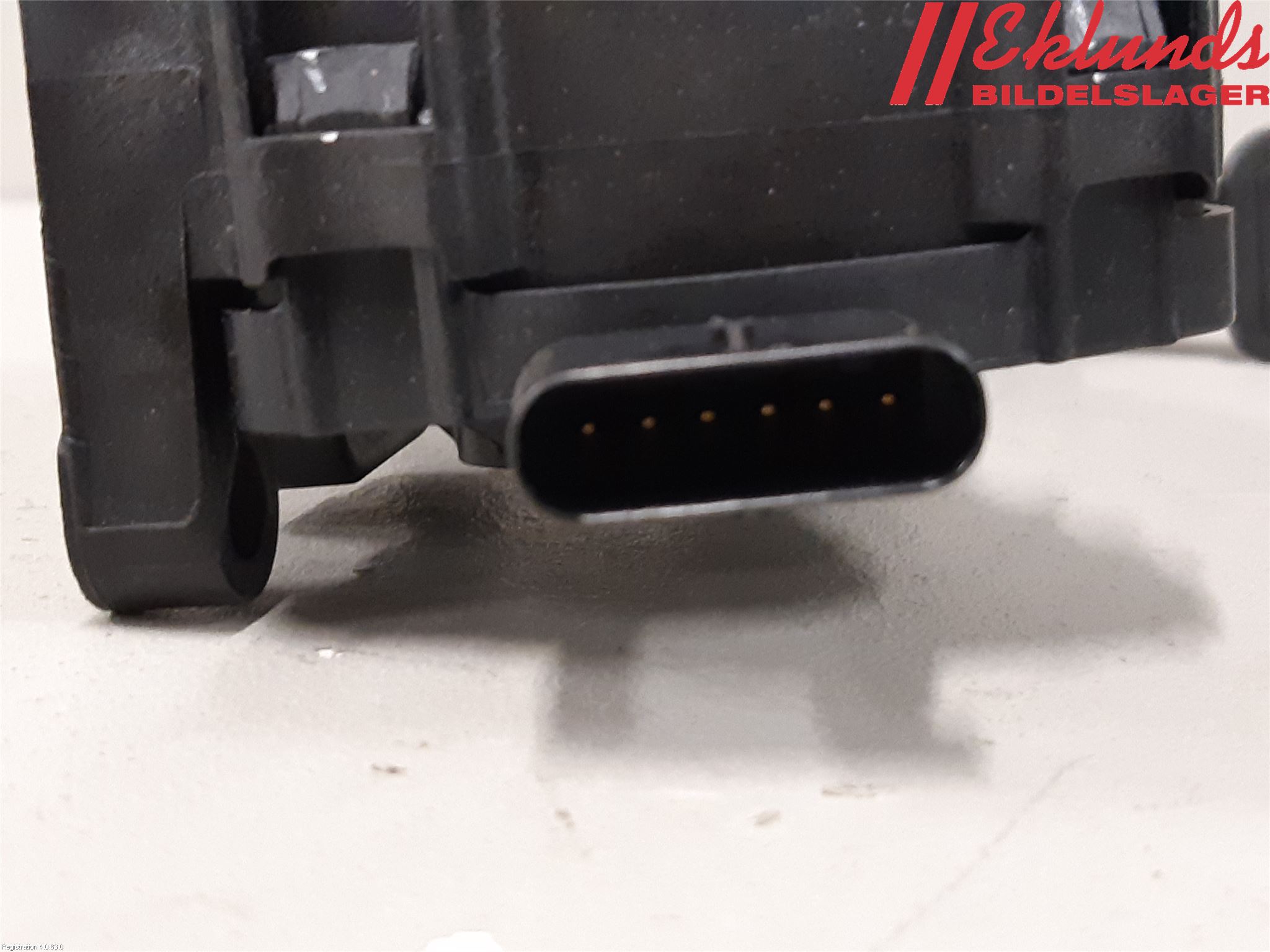 Tesla MODEL Y 21- Gaspedal