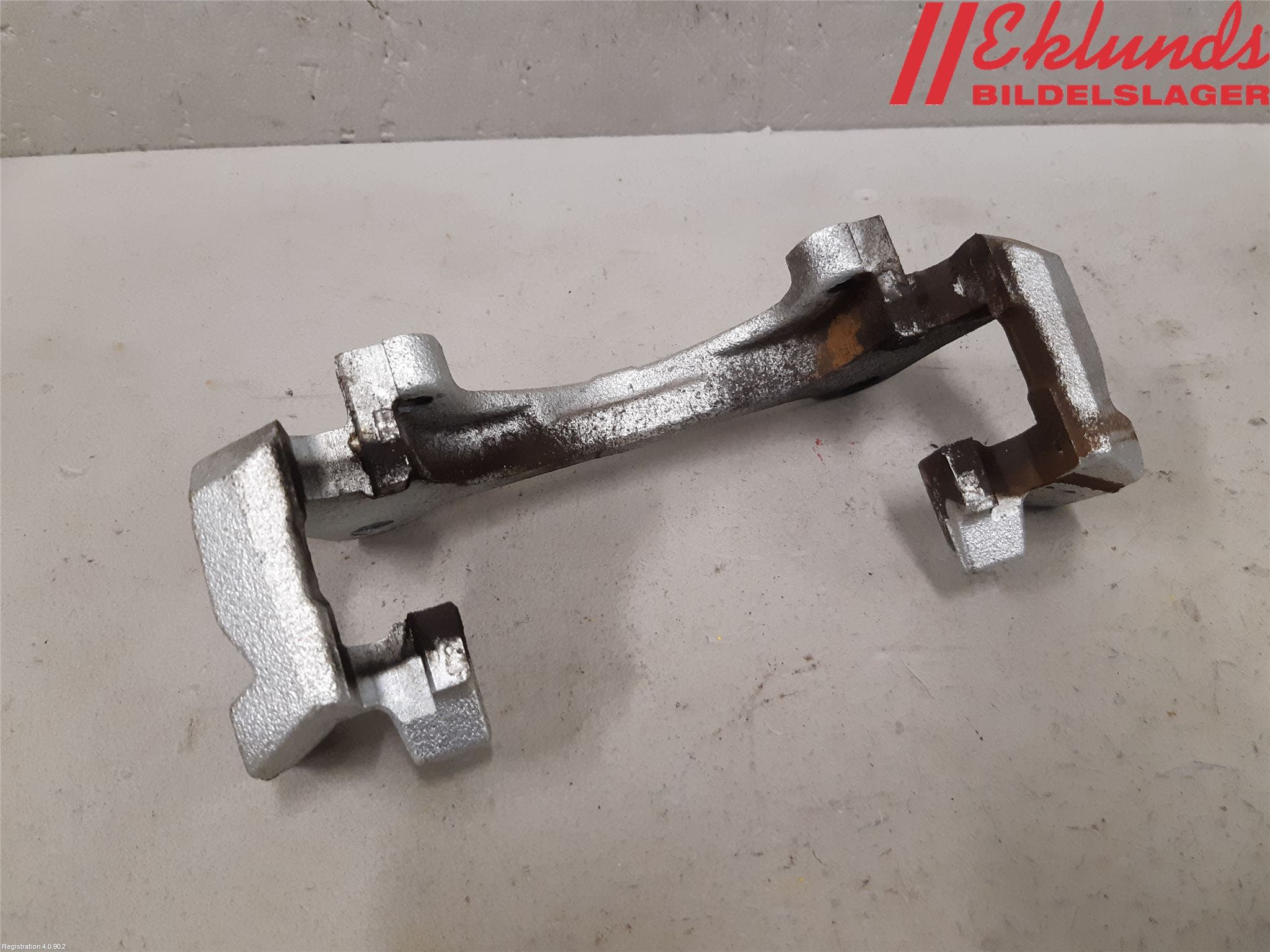 Toyota YARIS XP21 20- Bromsokshållare