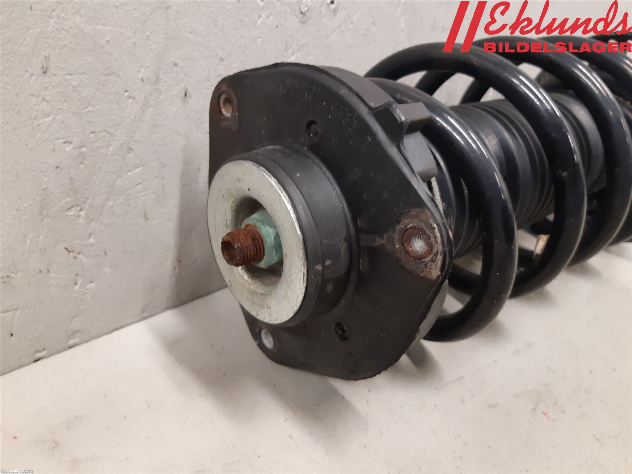 Volkswagen VW CADDY 16-20 Fjäderben Fram Höger