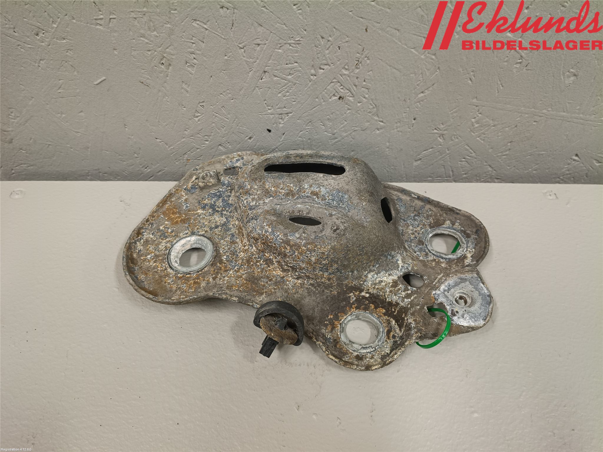 Volvo S60 01-04 Bakaxel Fäste