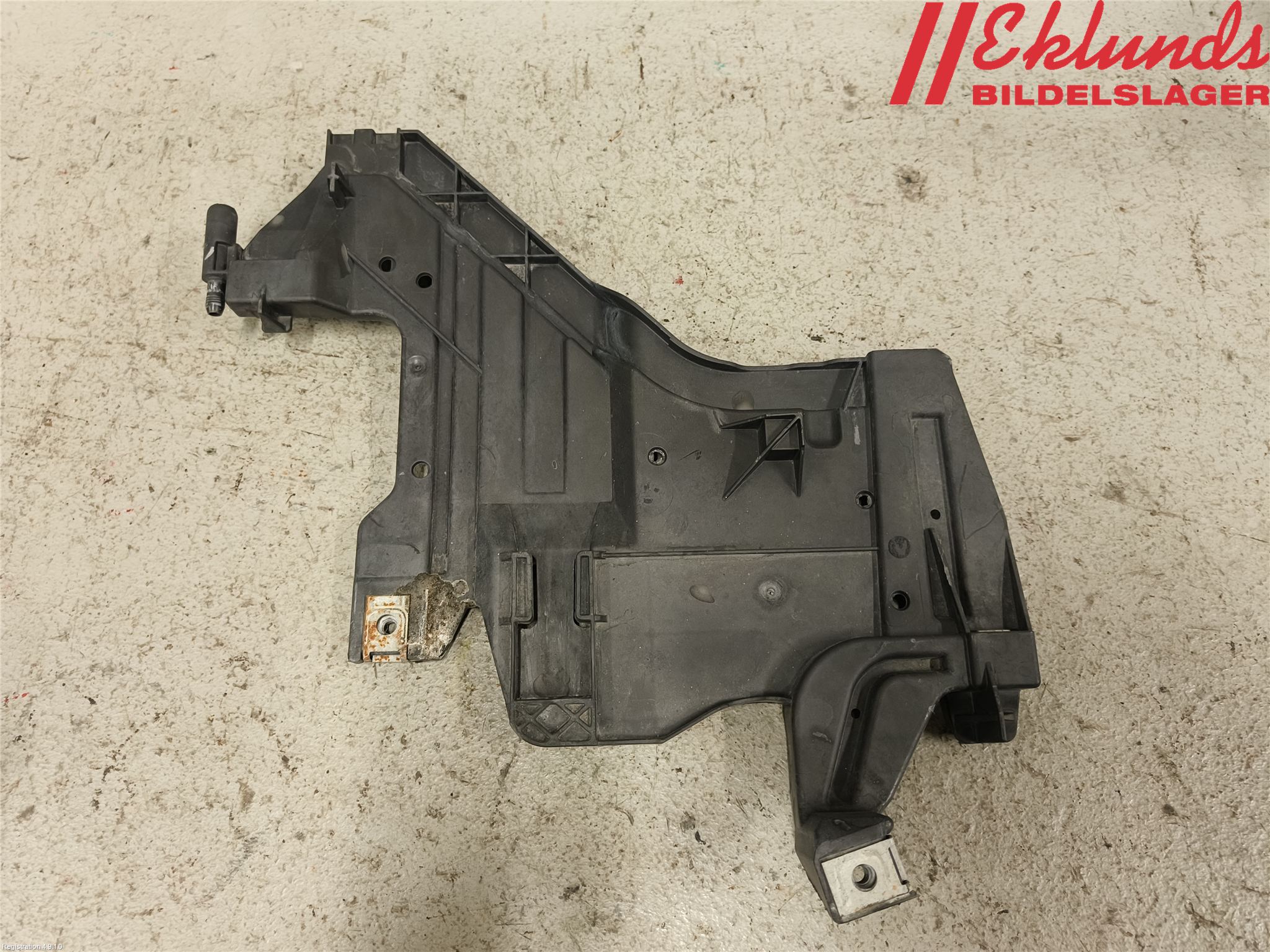 Audi A4/S4 08-11 Strålkastarsarg Höger