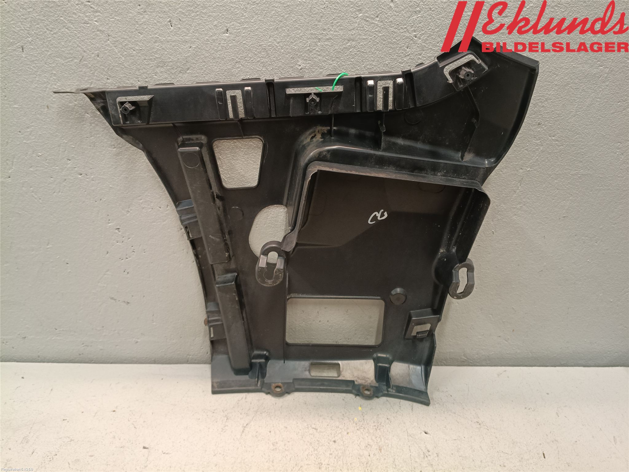 BMW 3 F30/F31/F80 12-19 Stötfångarfäste Bak Hö