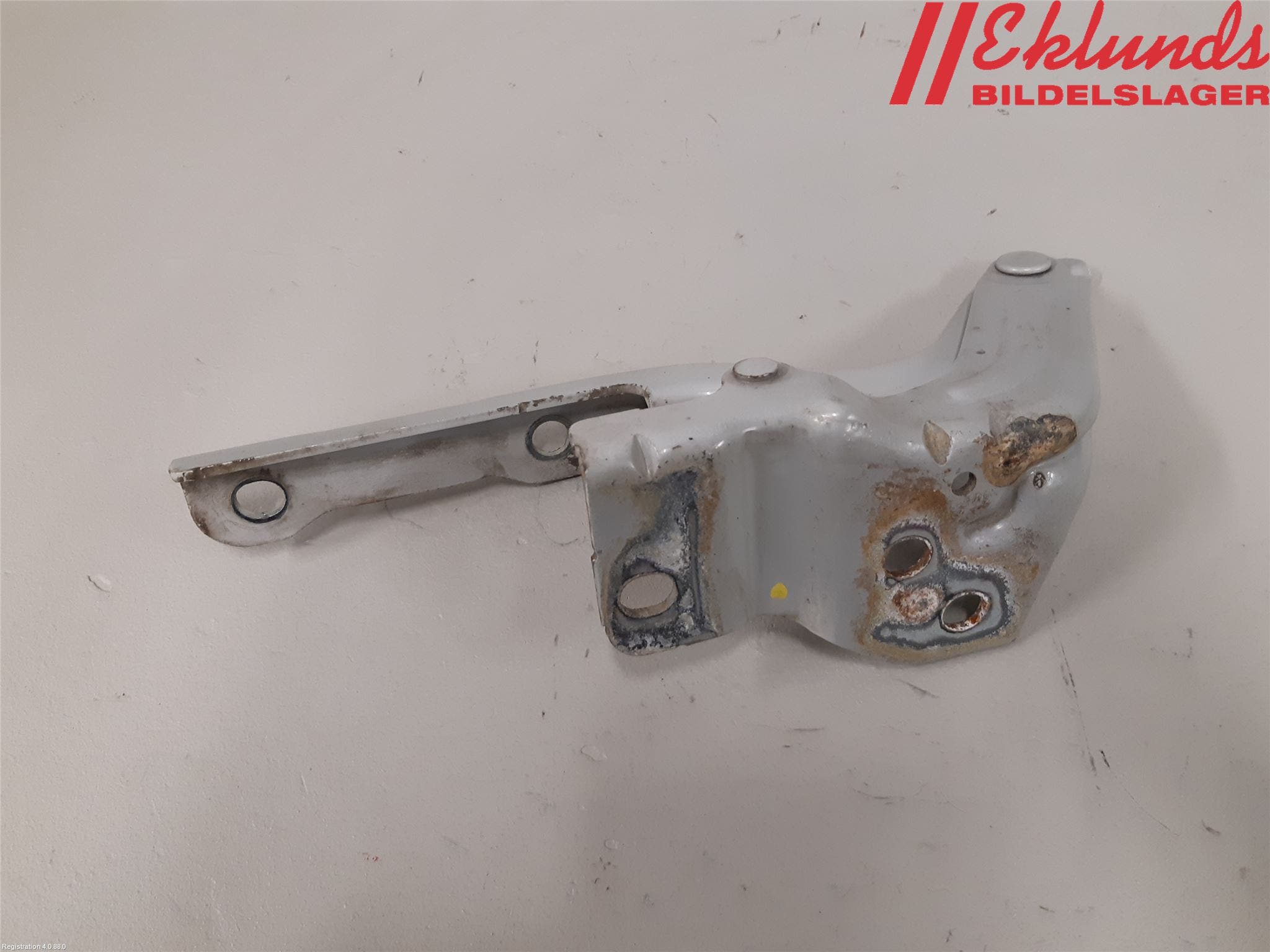 Hyundai i40 08-15 Huvgångjärn