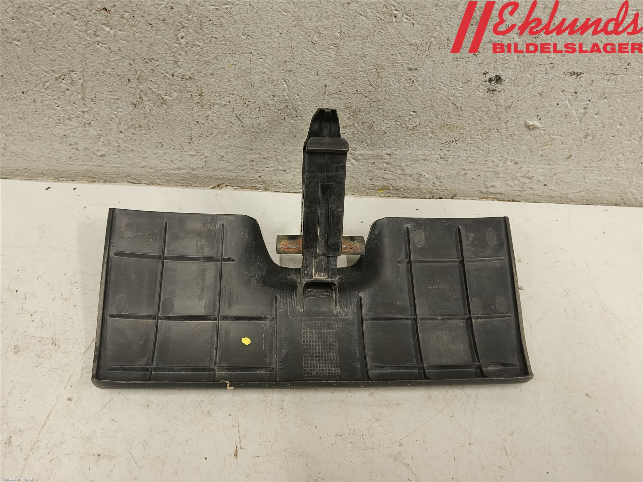 Volvo V60 14-18 Stötfångardel Bak Mitt