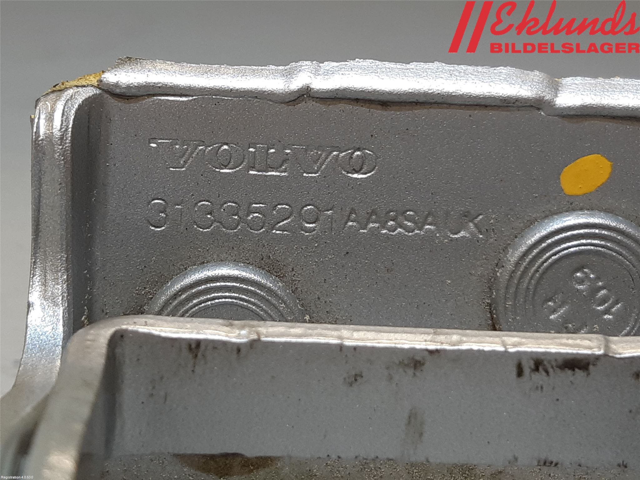 Volvo V40 12-19 Bakluckegångjärn Vä