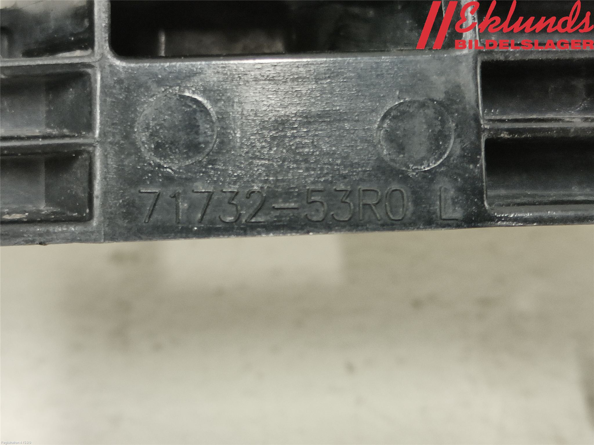 Suzuki SWIFT 17-24 Stötfångarfäste Fram Vä