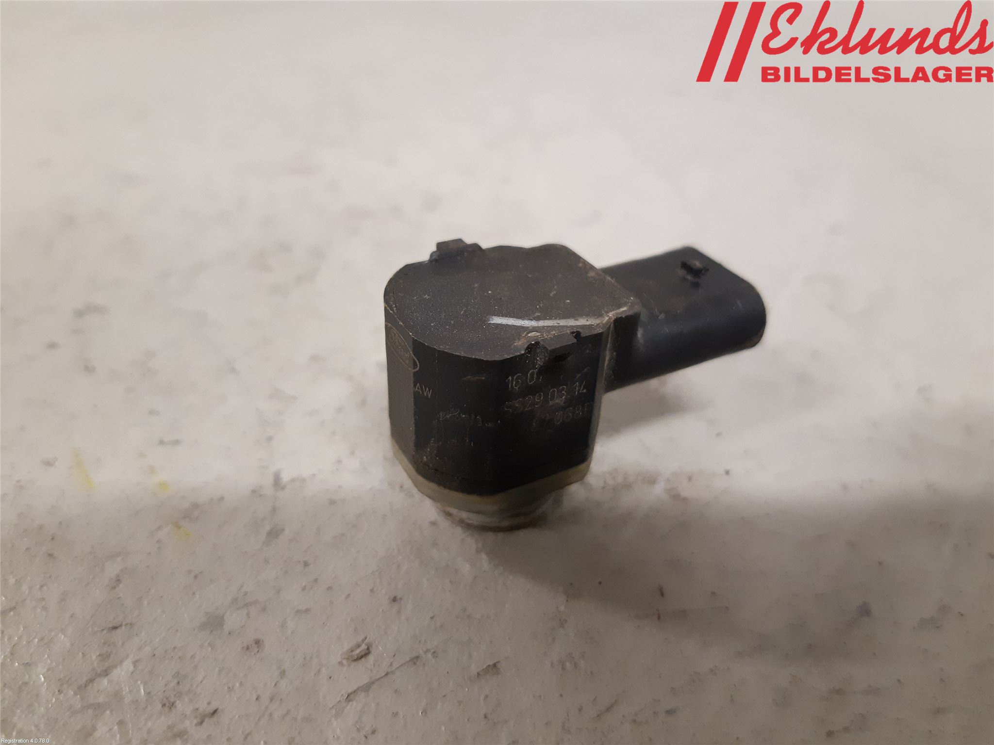 Ford KUGA 13-16 Parkeringshjälp Frontsensor