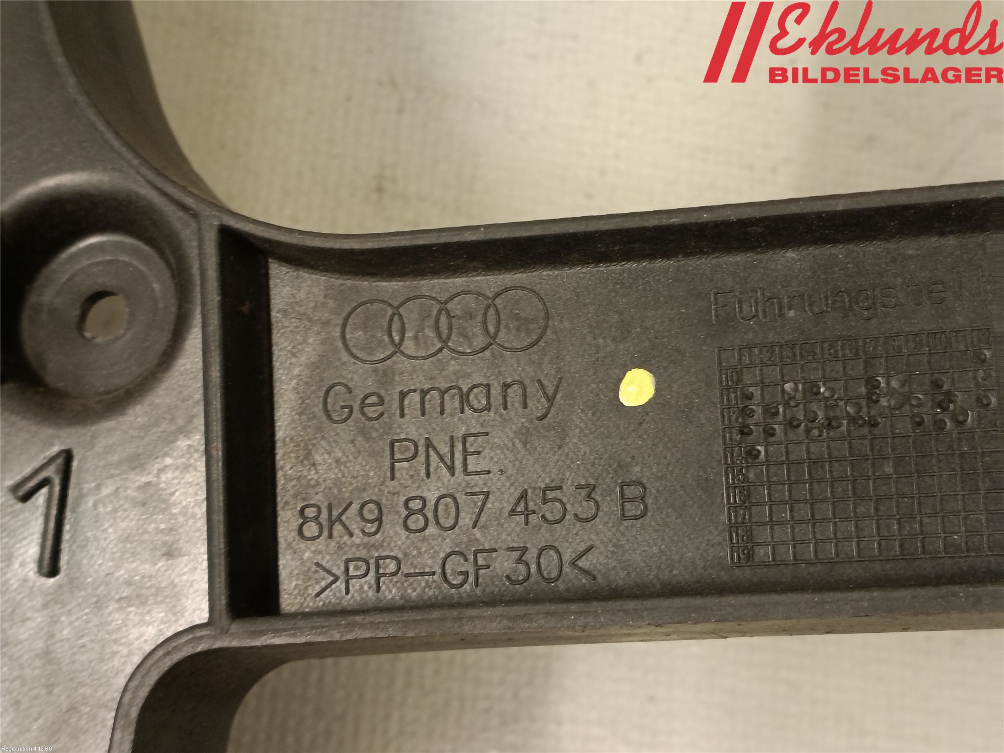 Audi A4 12-15 Stötfångarfäste Bak Vä