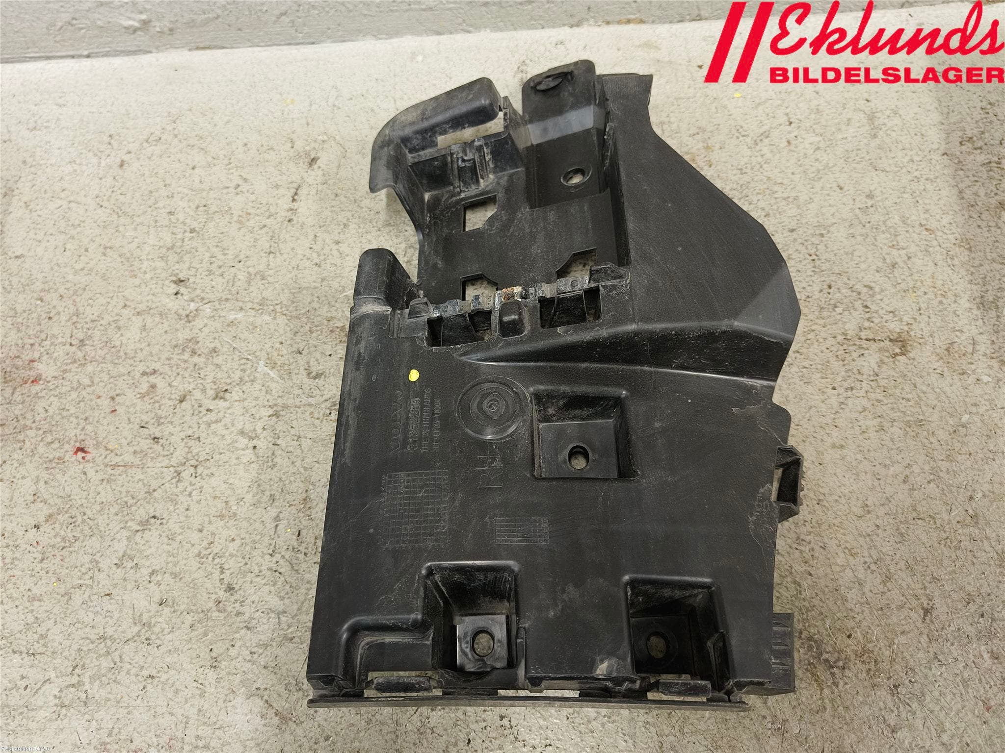 Volvo V60 14-18 Stötfångarfäste Bak Hö