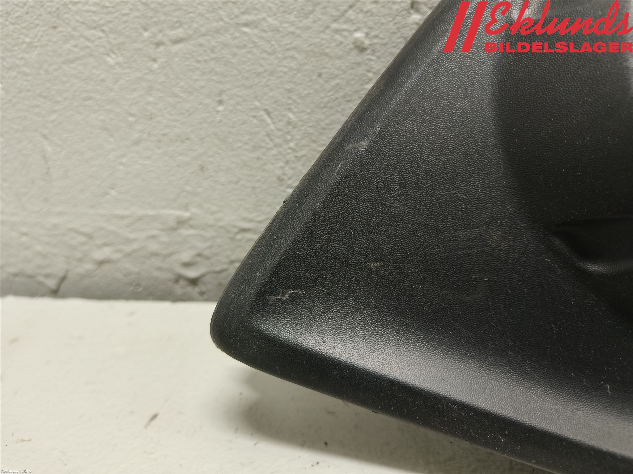 Toyota HILUX 16- Dimljussarg Fram