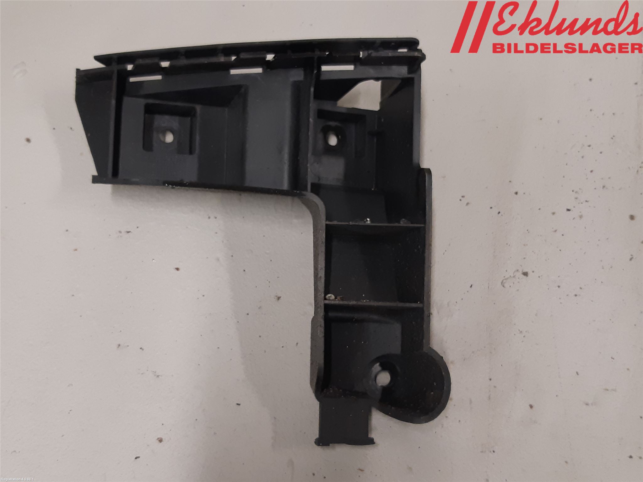 Volvo V70 08-13 Stötfångarfäste Bak Vä