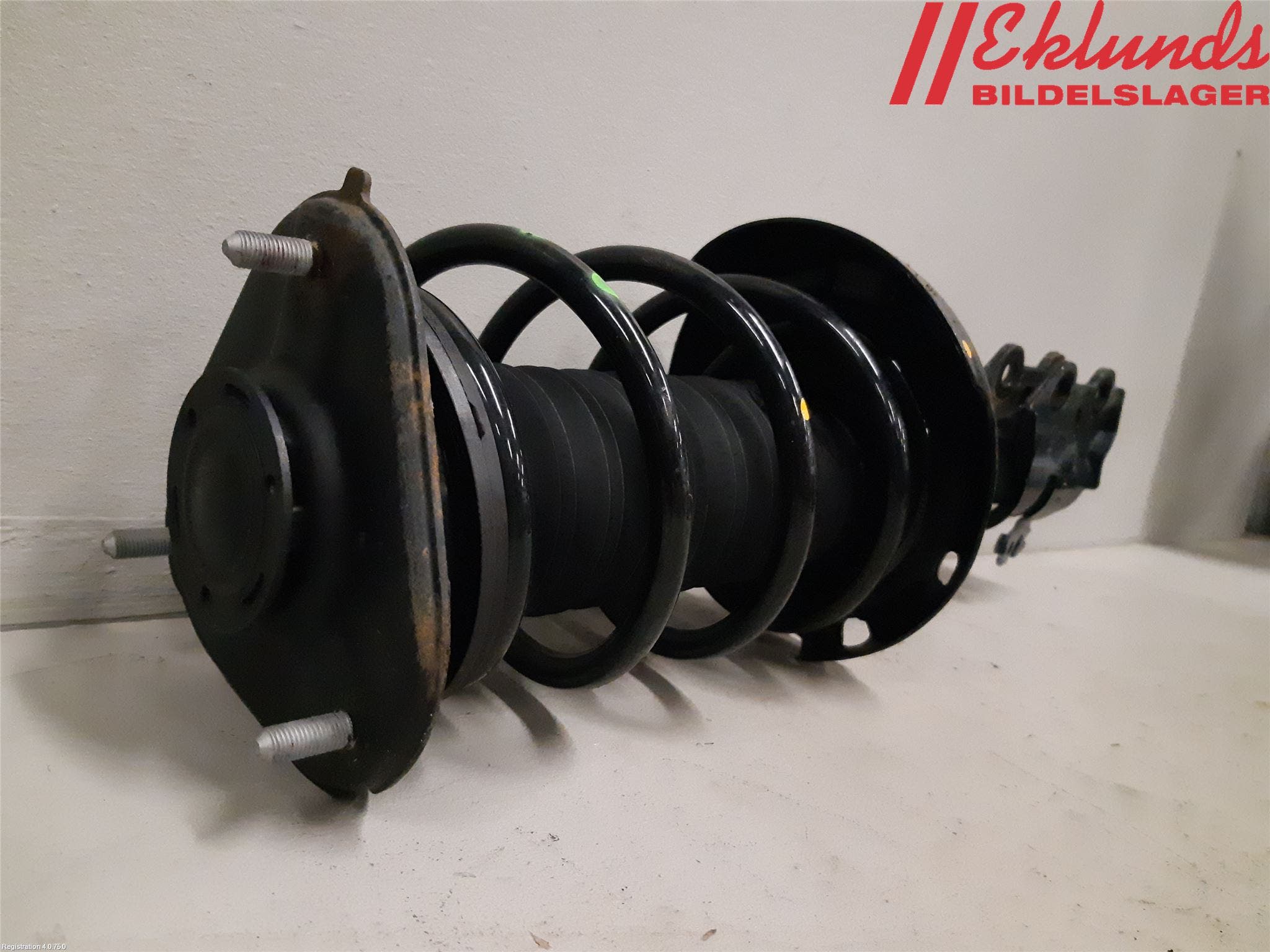 Toyota C-HR 16-23 Fjäderben Fram Höger