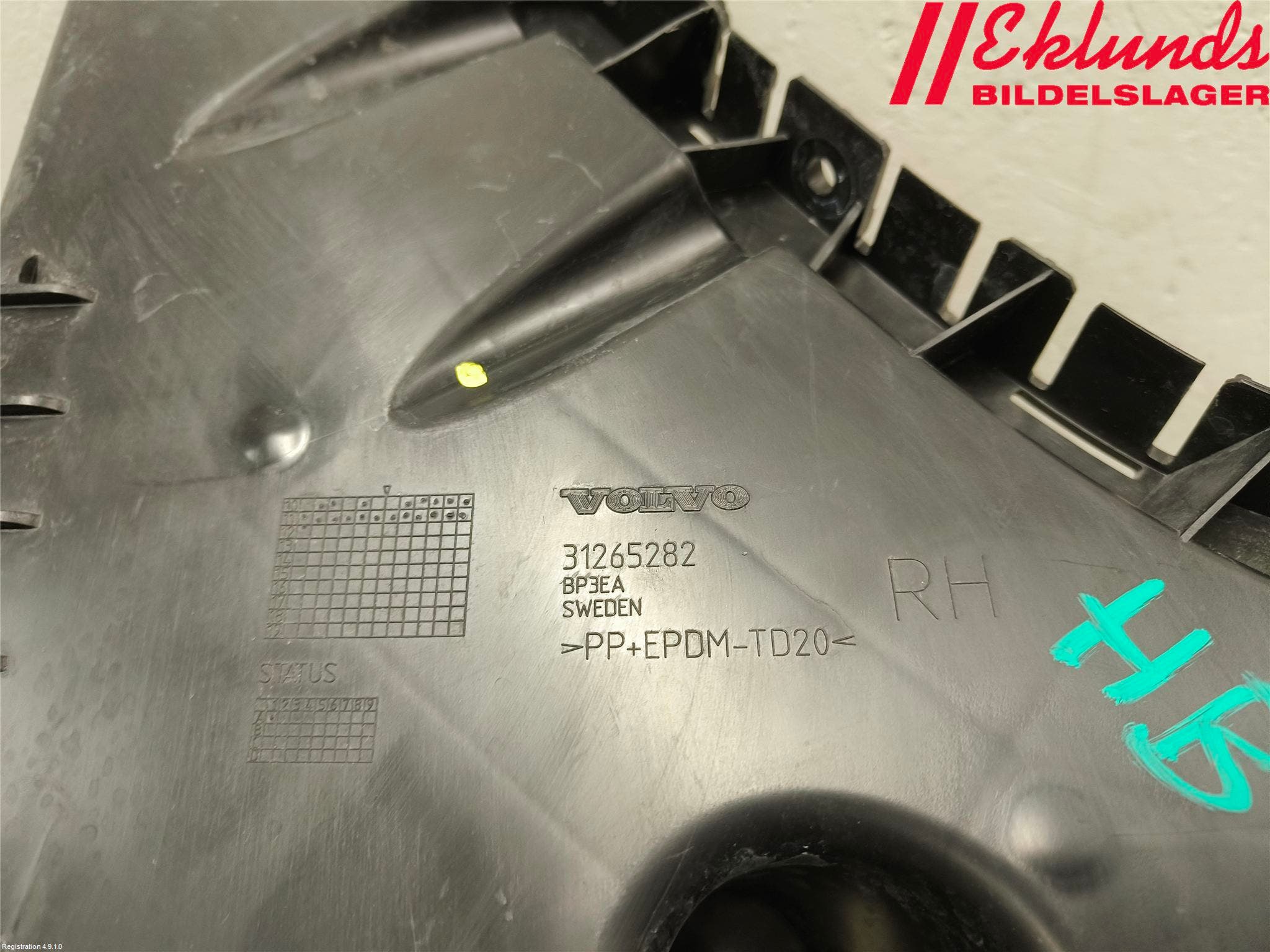 Volvo V60 11-13 Stötfångarfäste Bak Hö